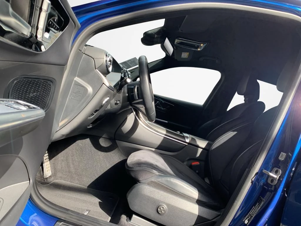 Mercedes-Benz-GLC 300-image-19