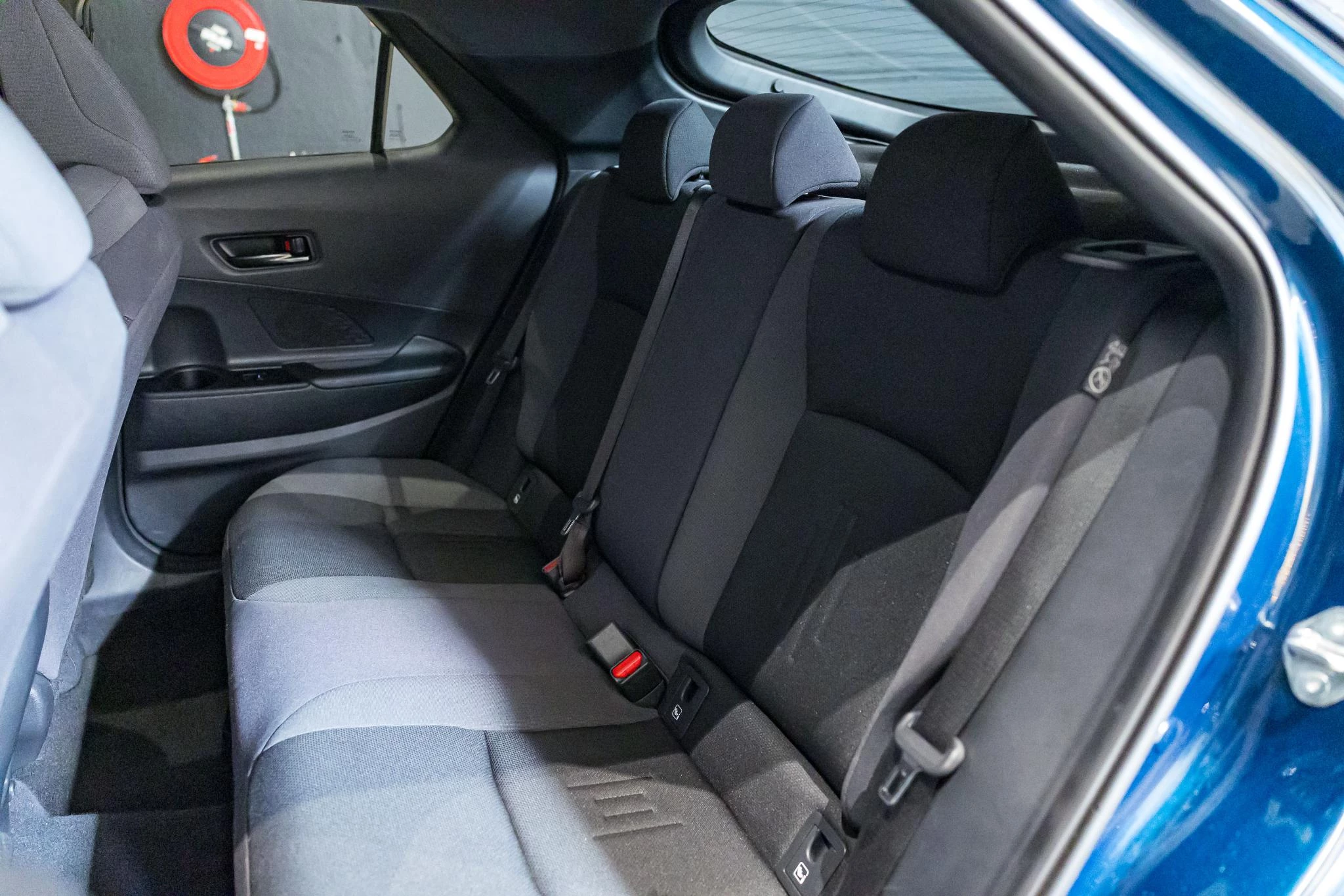 Toyota C-HR 1.8 VVT i-Hybrid C-Lub Mono-Tone E-CVT