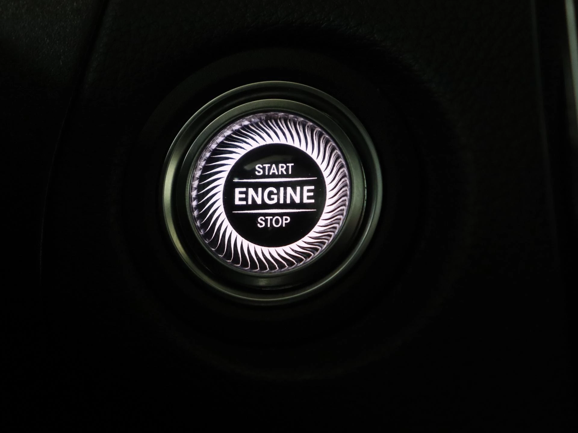 Mercedes-Benz-GLC-image-24