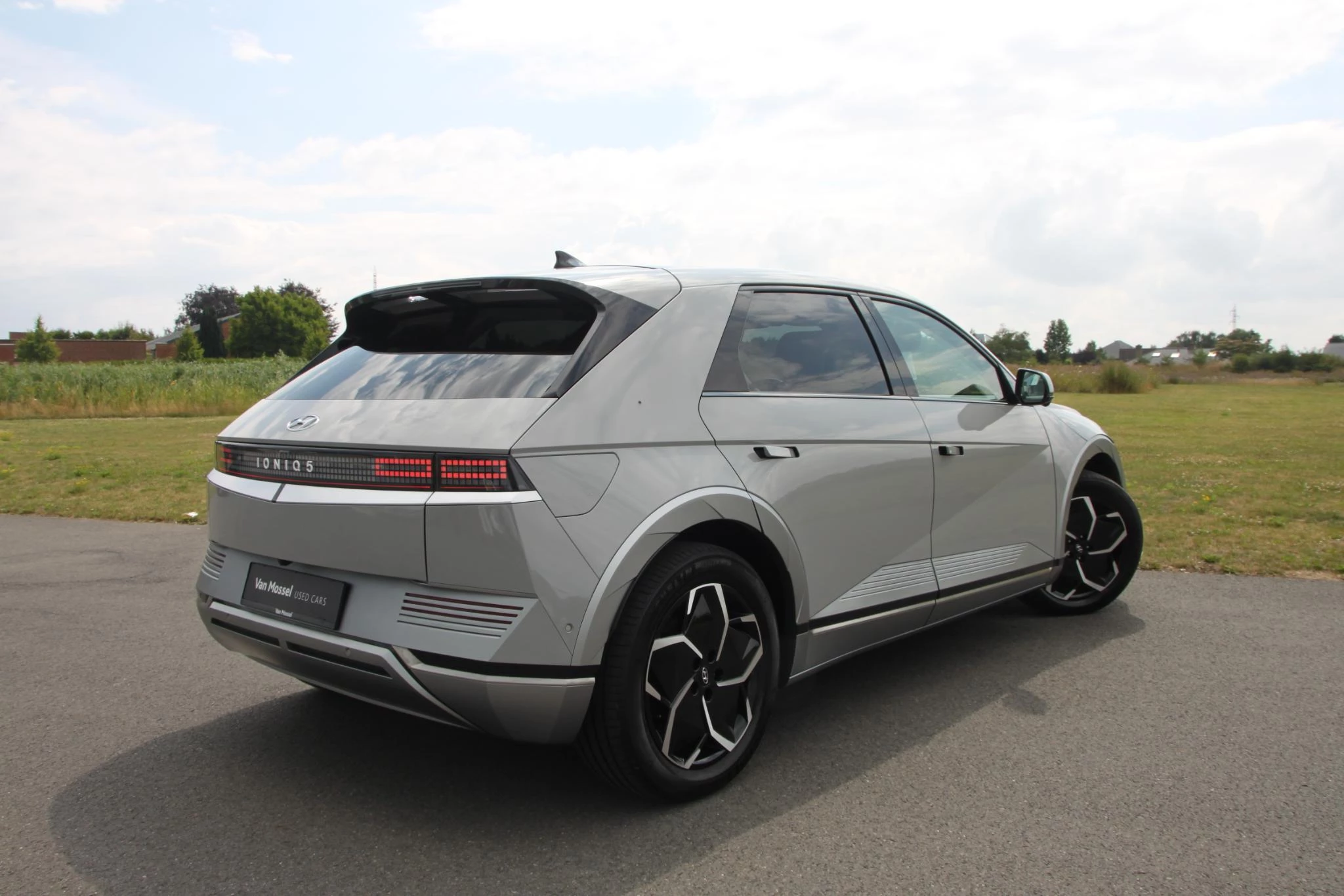 Hyundai-IONIQ 5-image-4