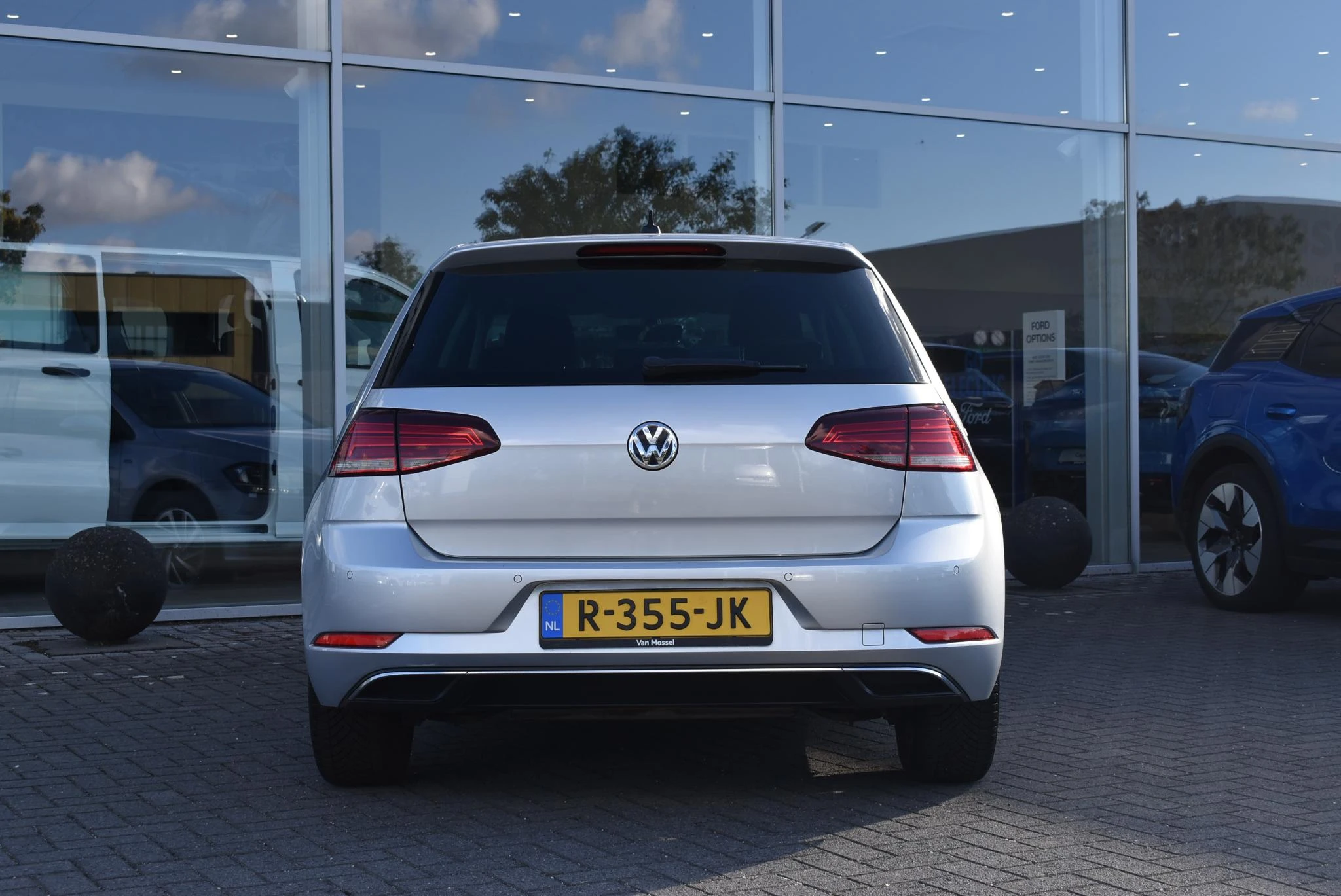 Volkswagen-Golf-image-5