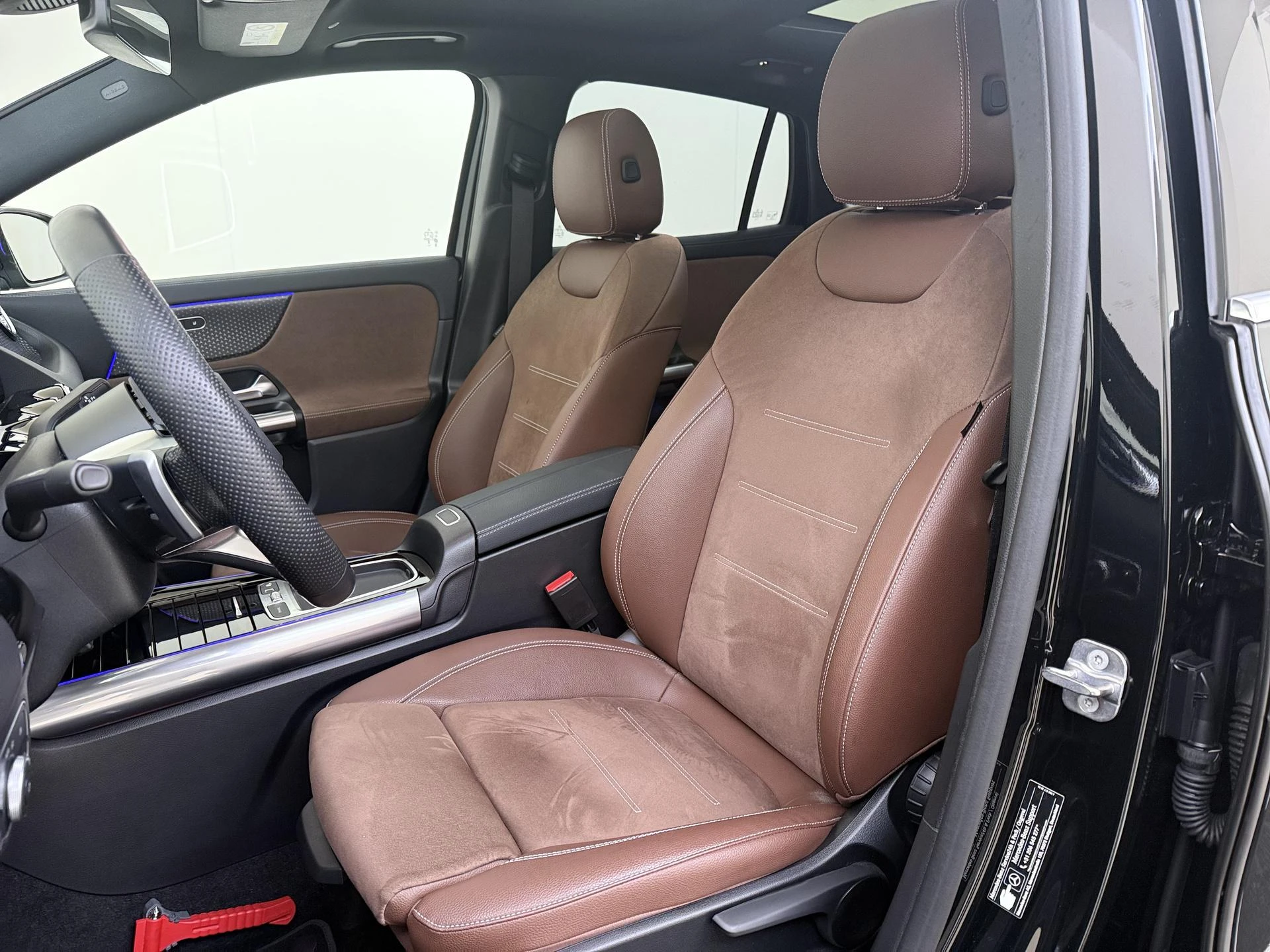 Mercedes-Benz-GLA-image-14