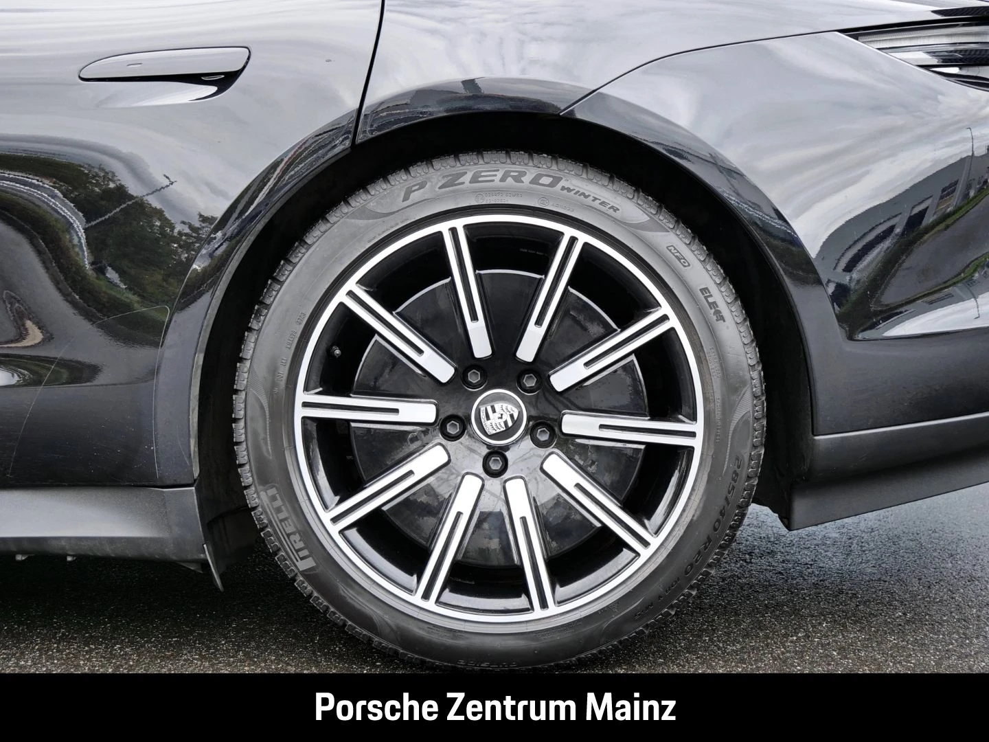 Porsche-Taycan-image-11