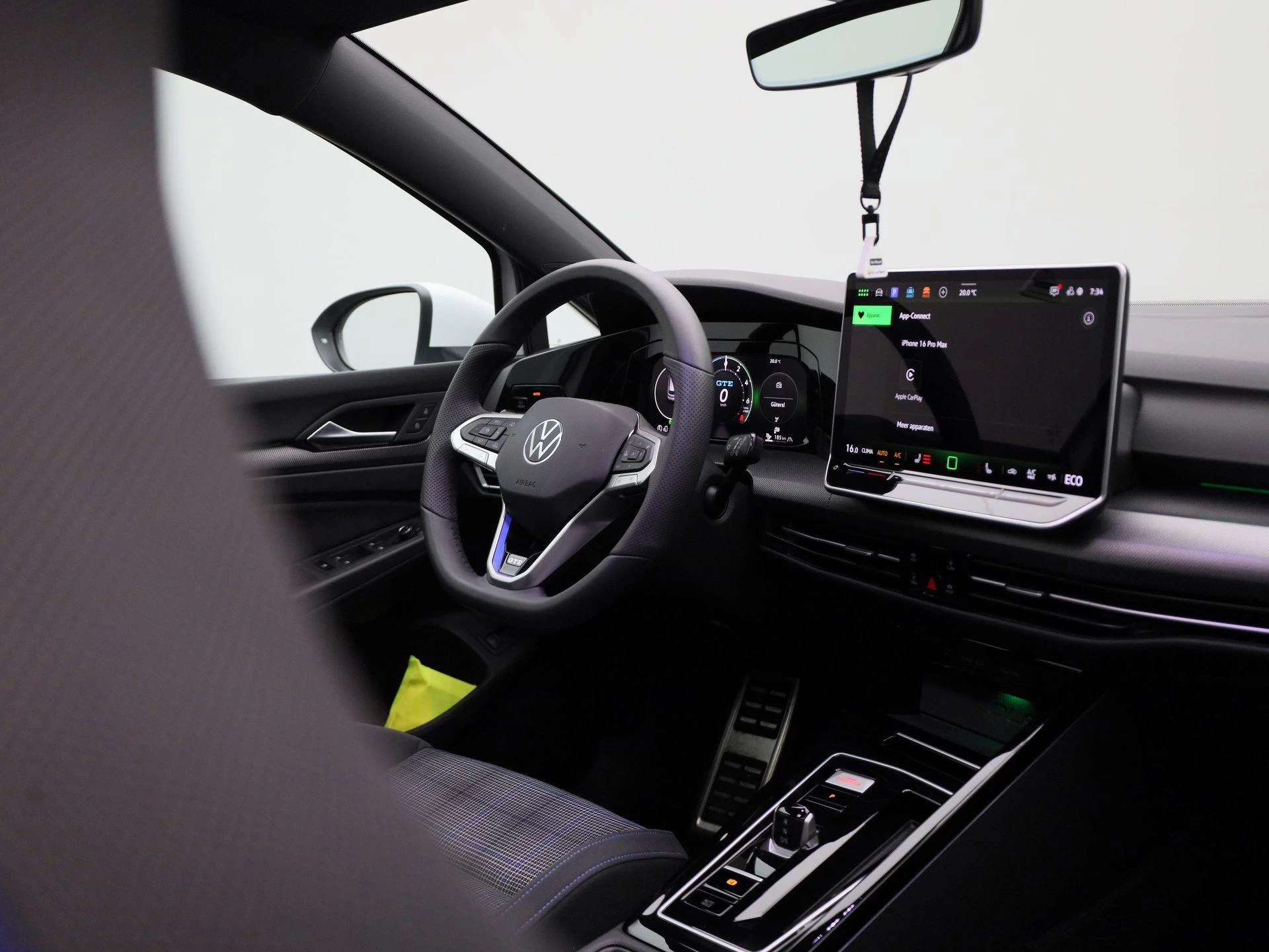 Volkswagen-Golf-image-39