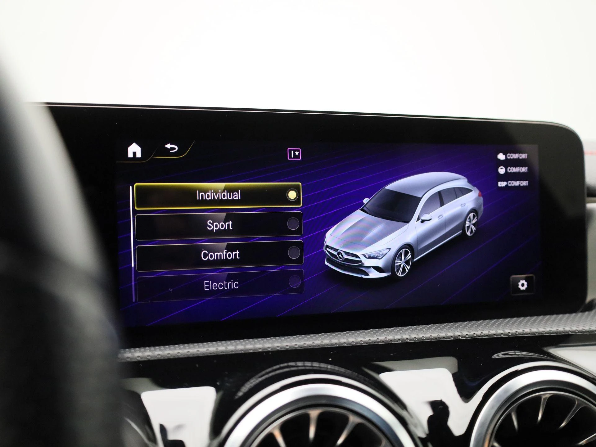 Mercedes-Benz-CLA-image-29
