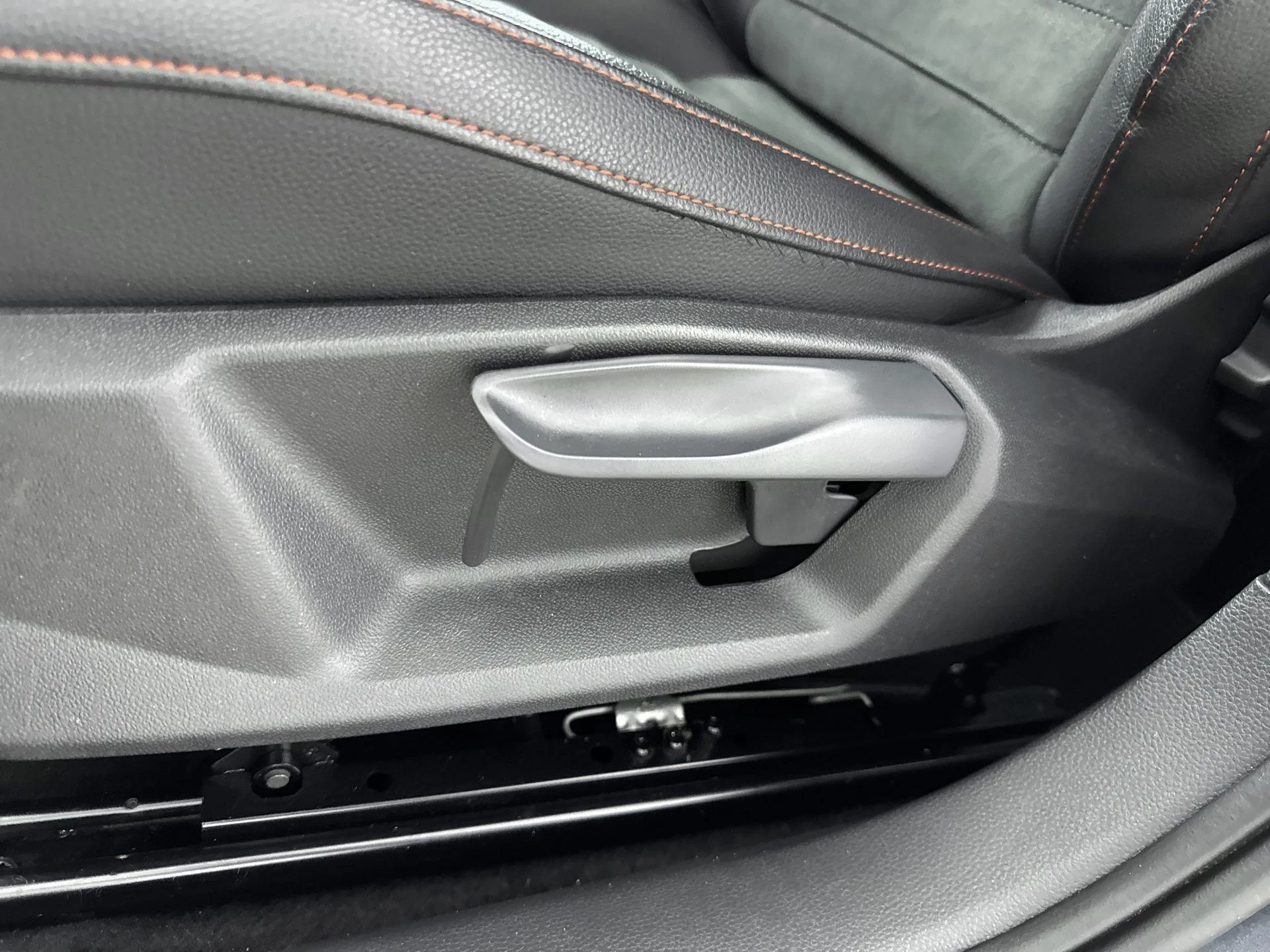 SEAT-Arona-image-14