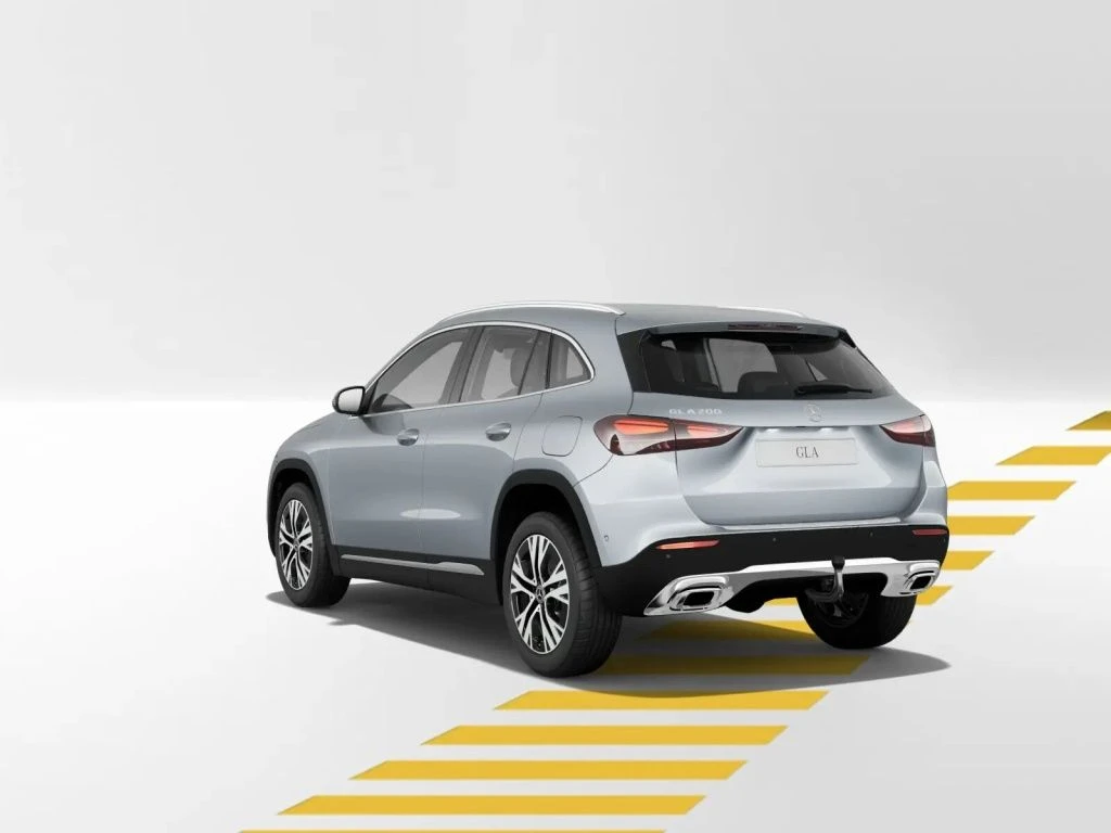 Mercedes-Benz-GLA 200-image-4