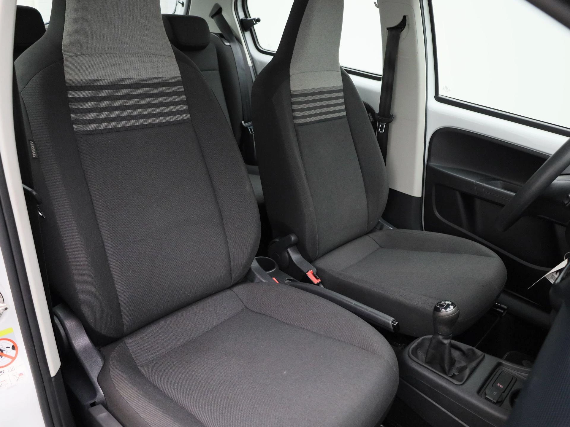 Volkswagen-up!-image-26