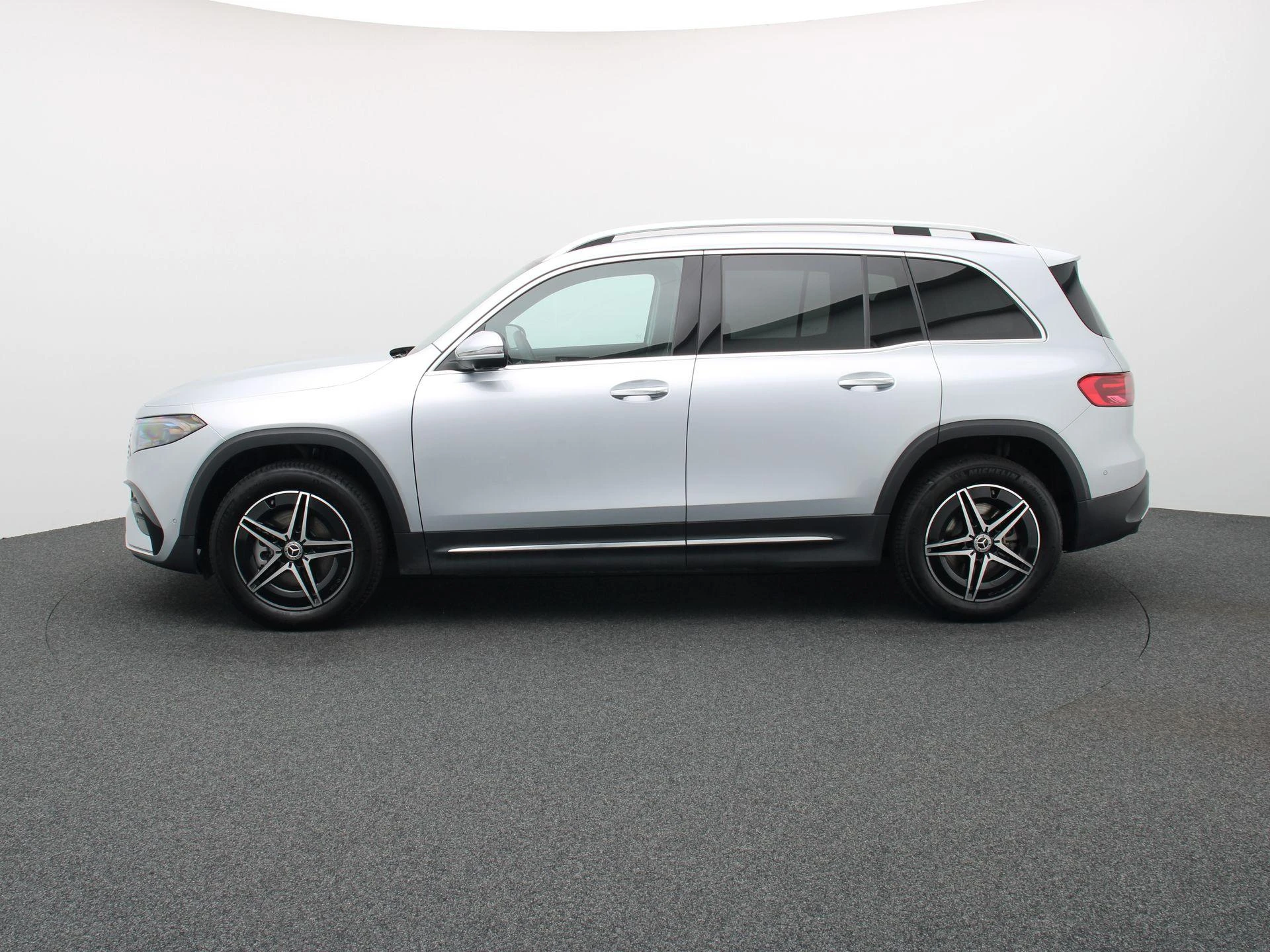 Mercedes-Benz EQB 250+ Business Star Edition + PANO DAK + BURMESTER + HEAD UP + MEMORY +