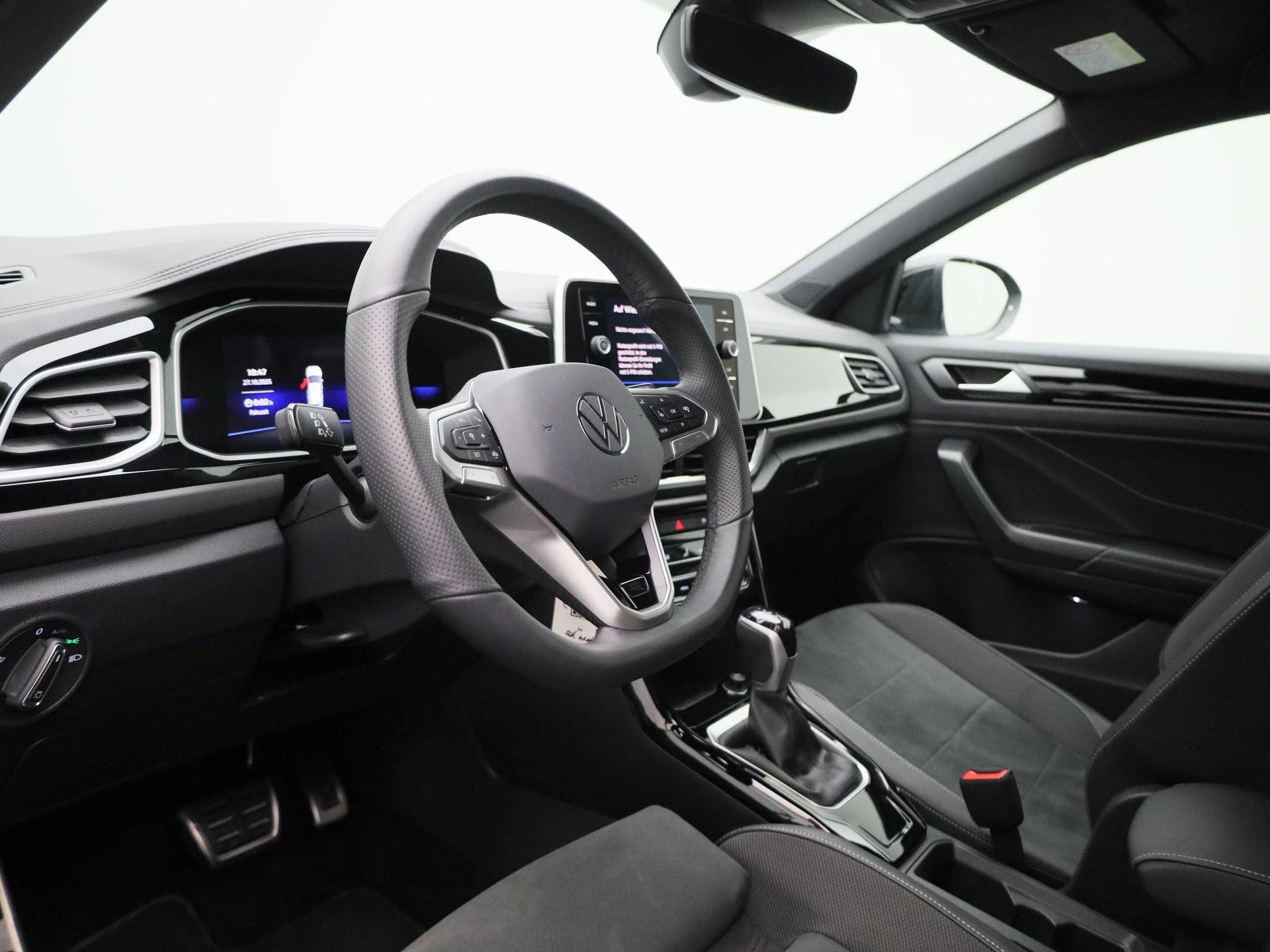 Volkswagen-T-Roc-image-29