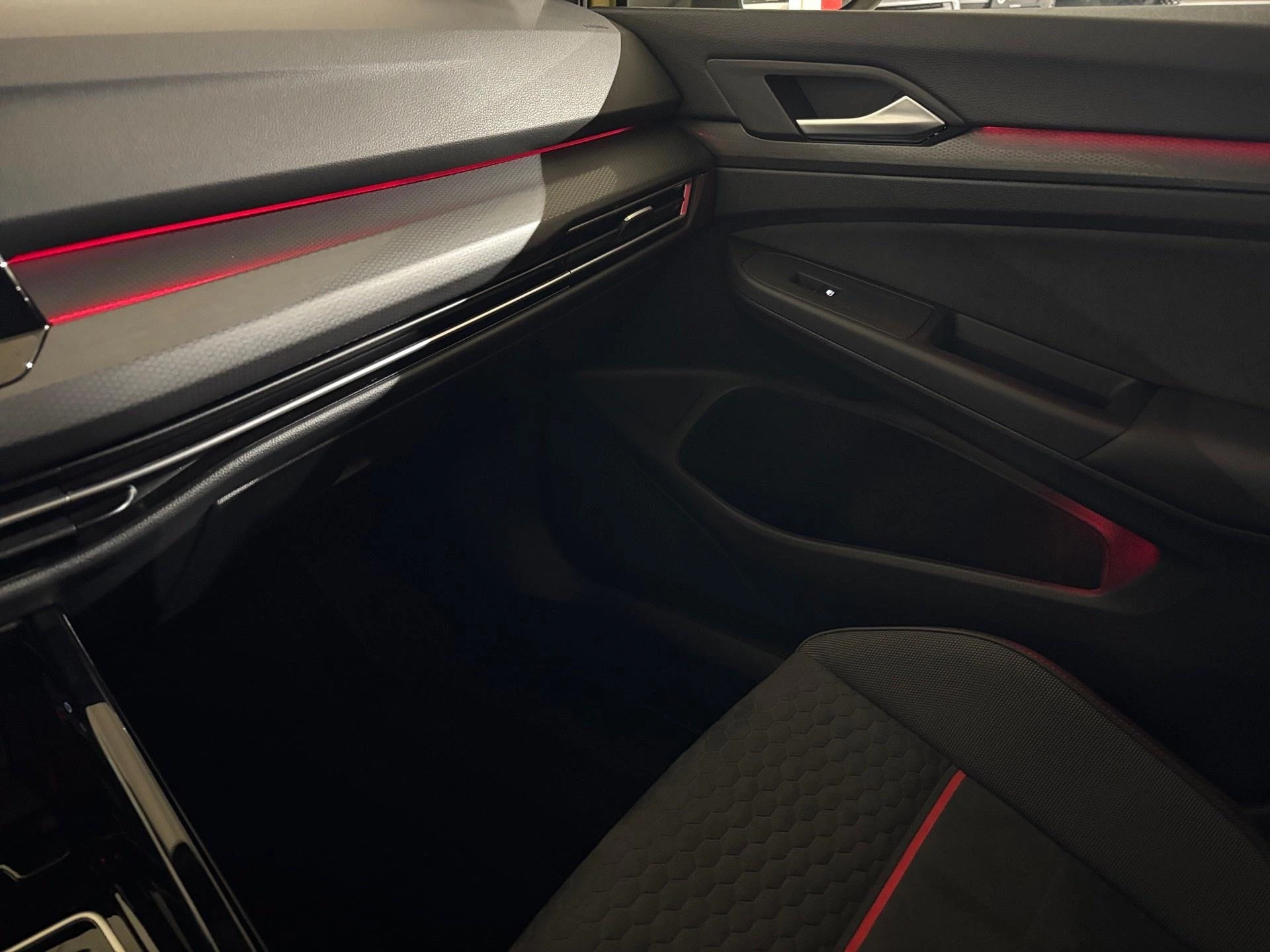 Volkswagen-Golf-image-8