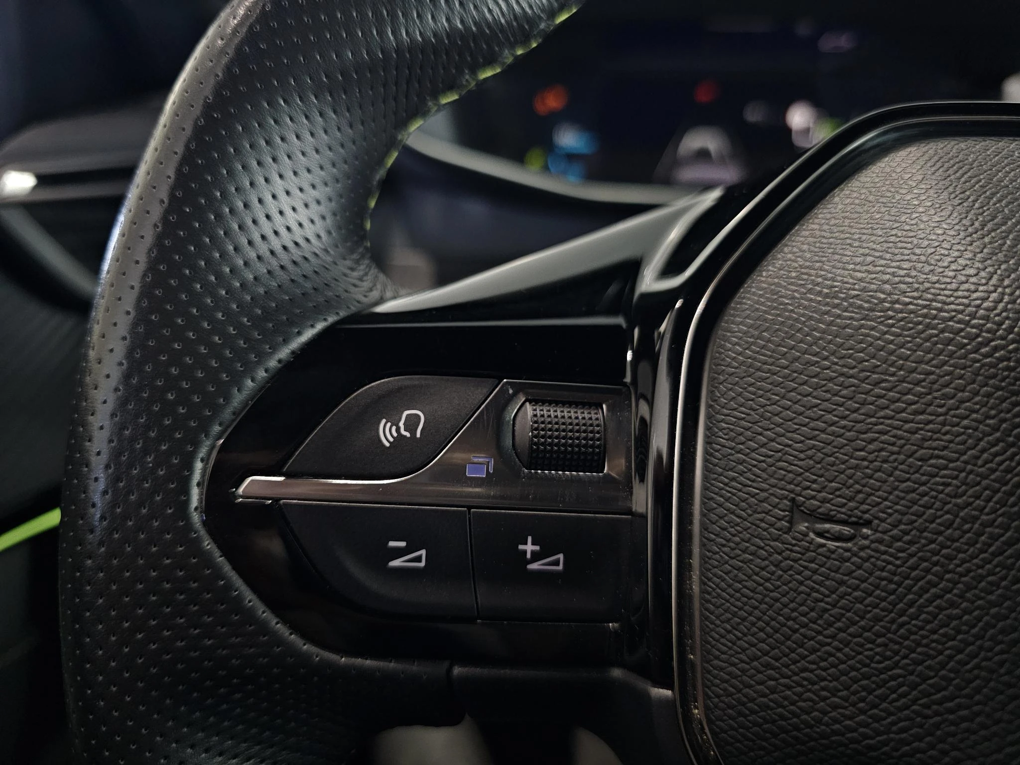 Peugeot-e-2008-image-13