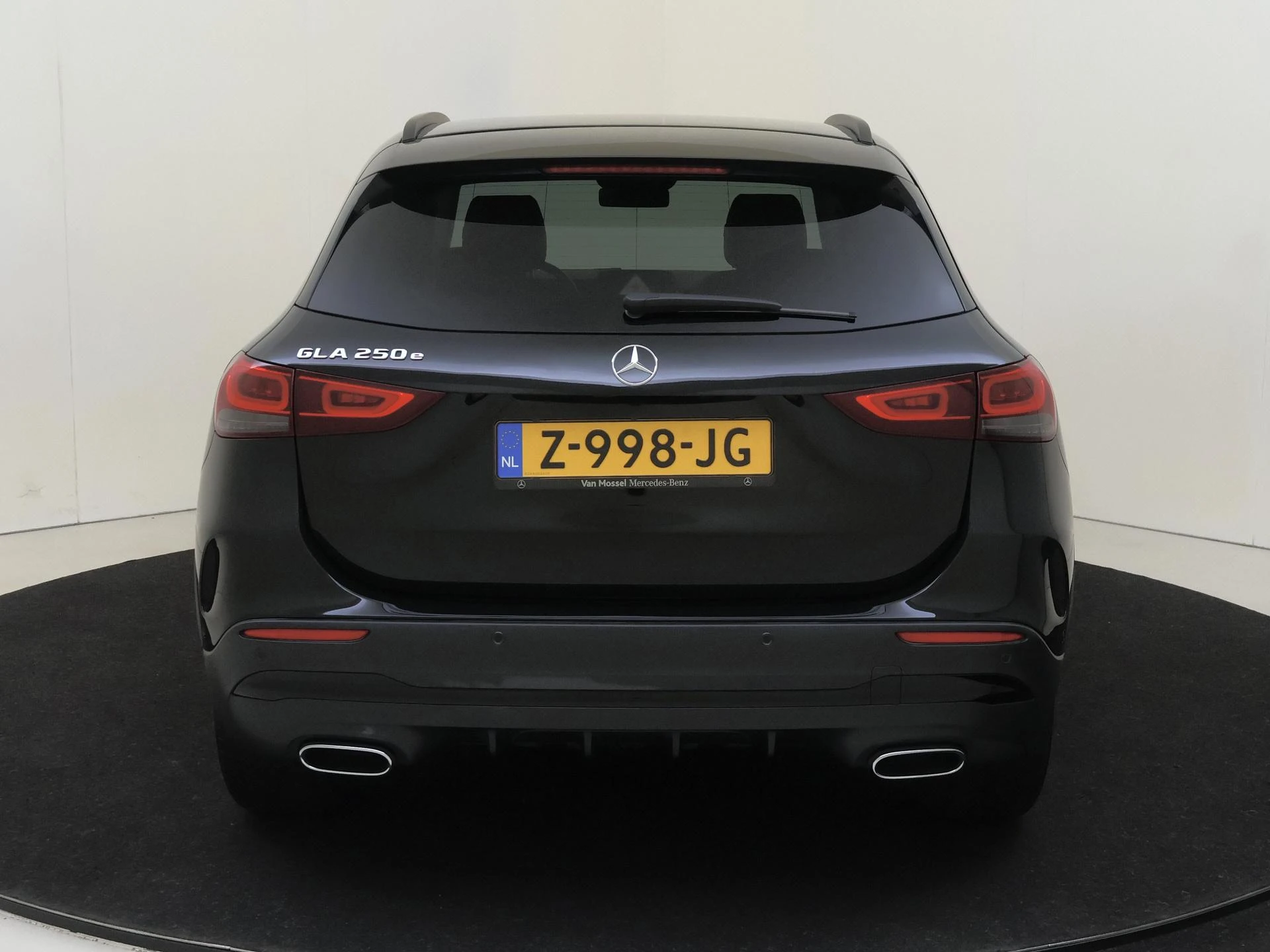 Mercedes-Benz-GLA-image-6