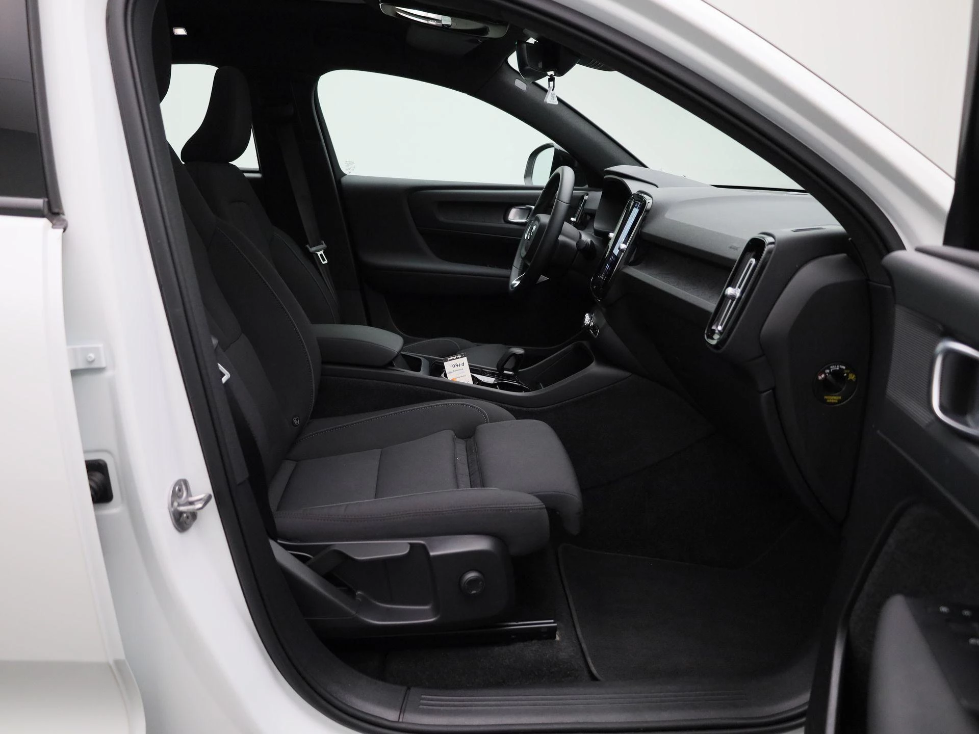 Volvo-C40-image-34