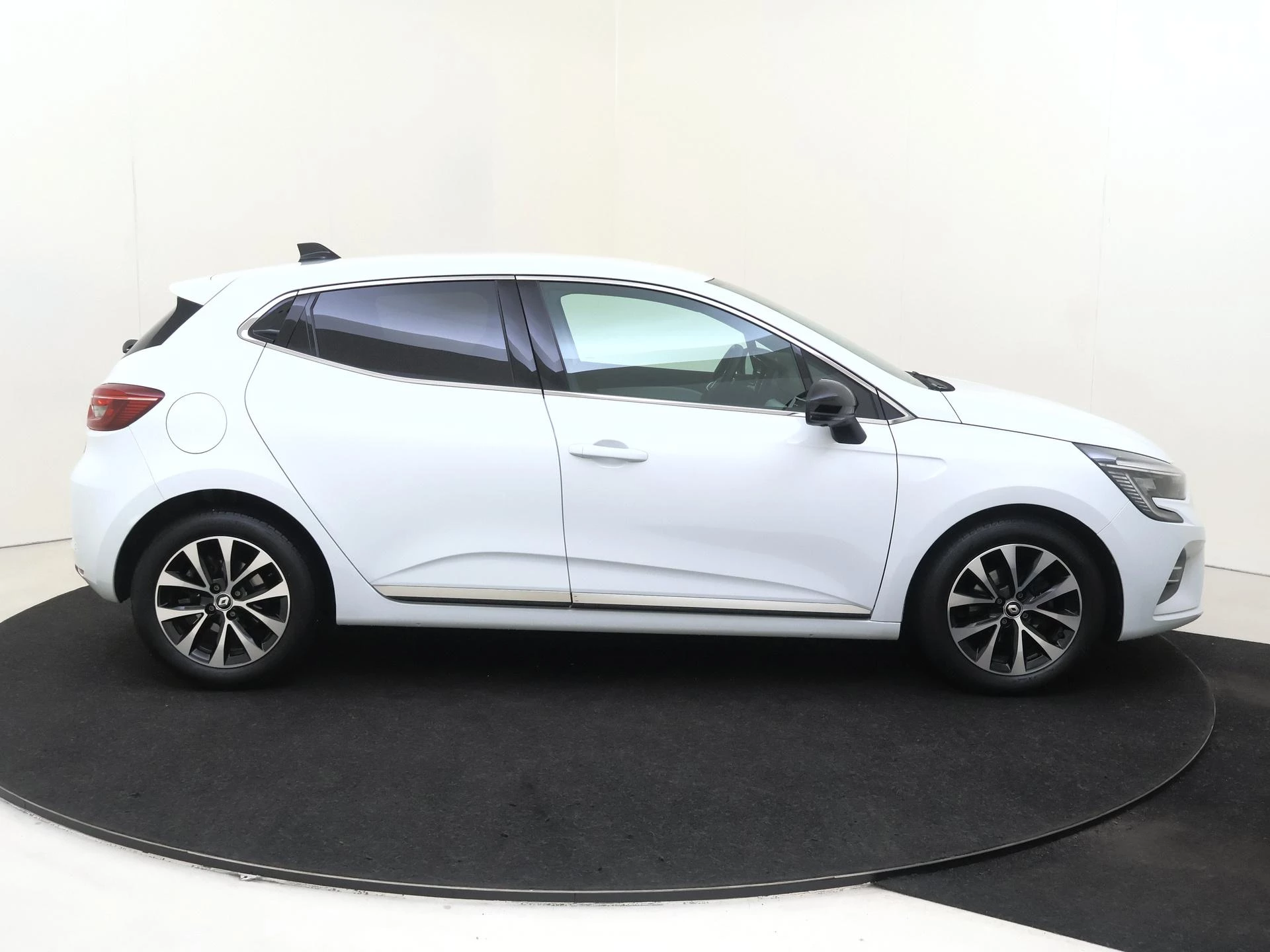 Renault-Clio-image-8