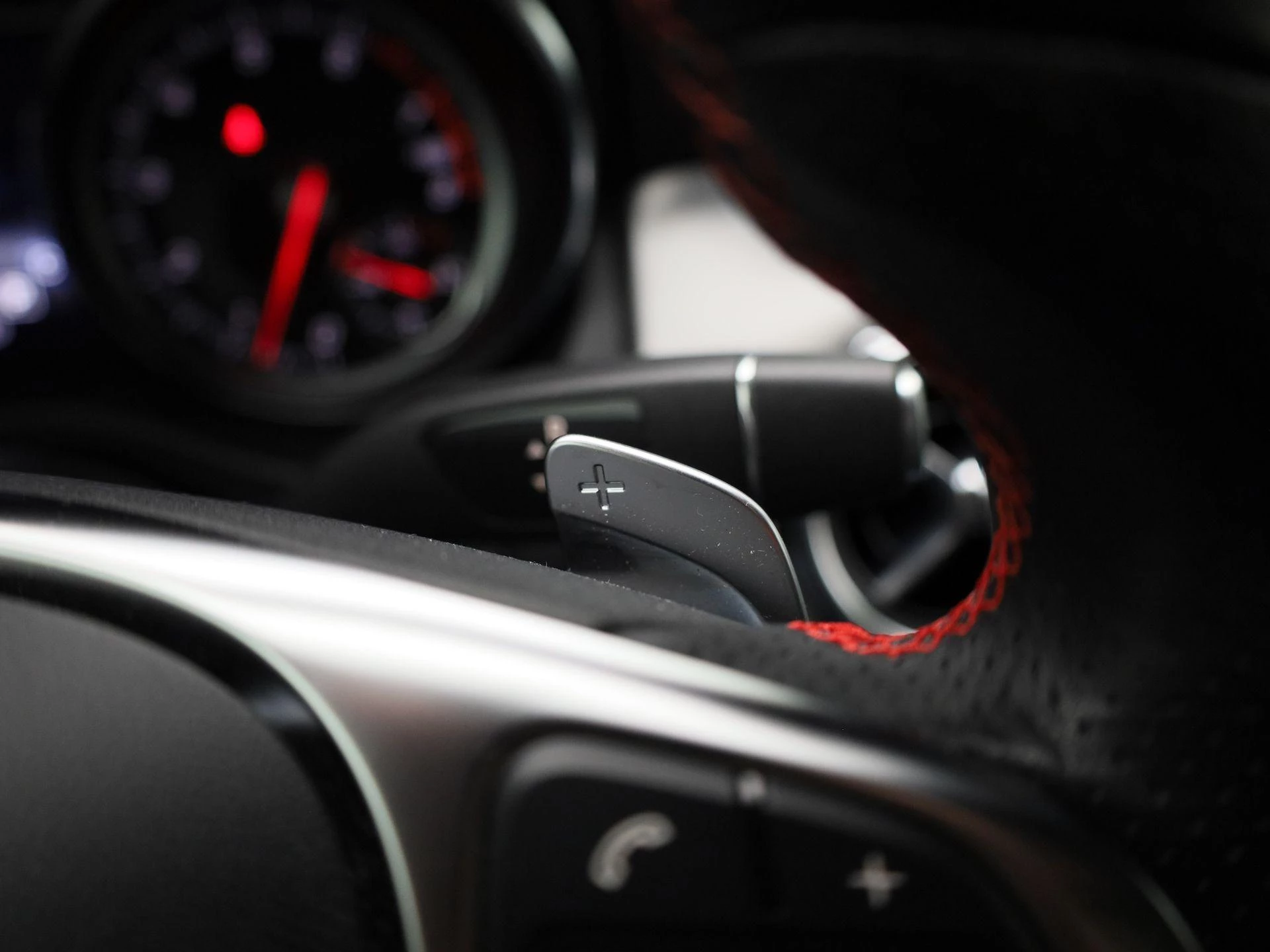 Mercedes-Benz-GLA-image-24