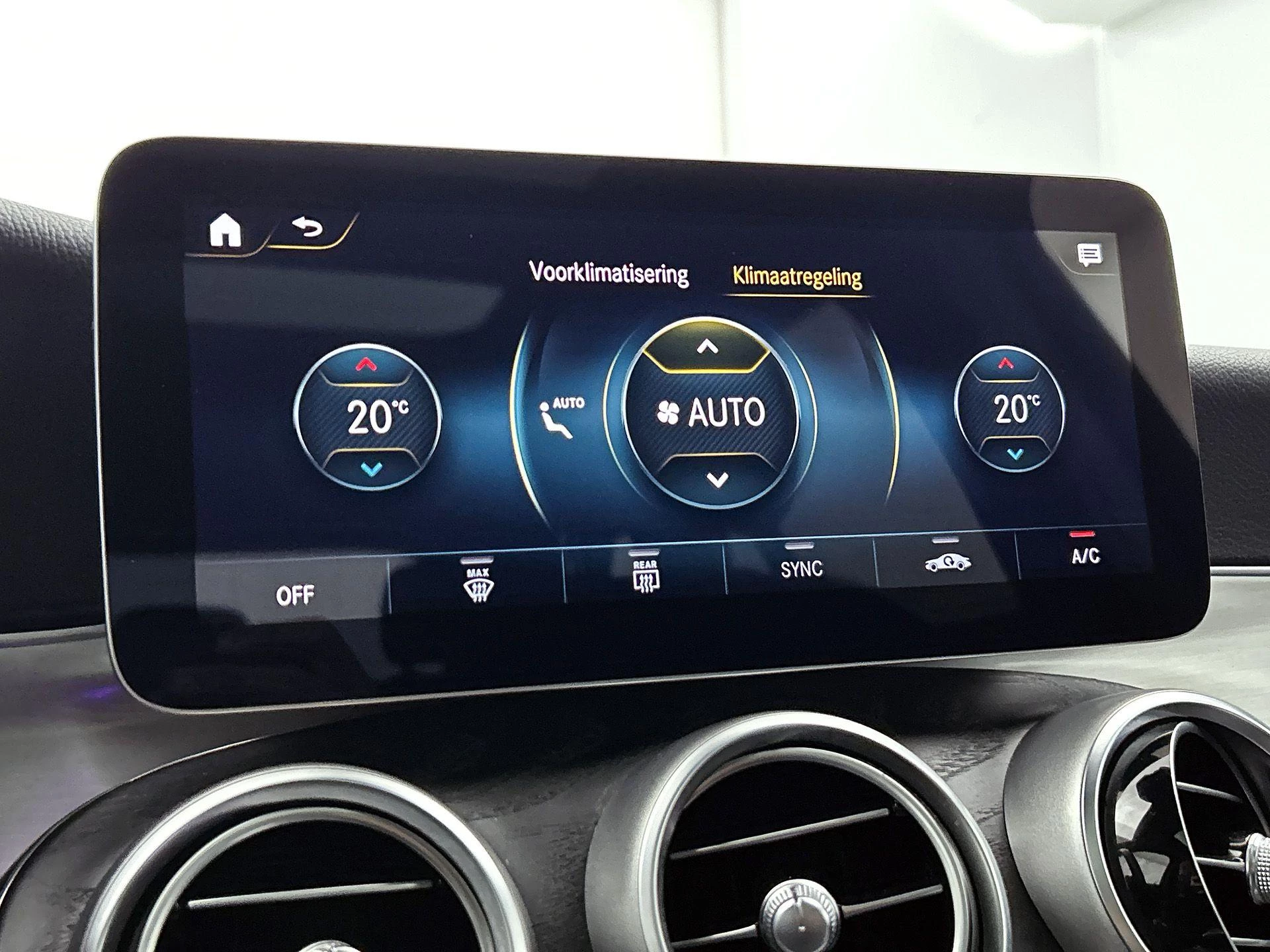 Mercedes-Benz-GLC-image-14