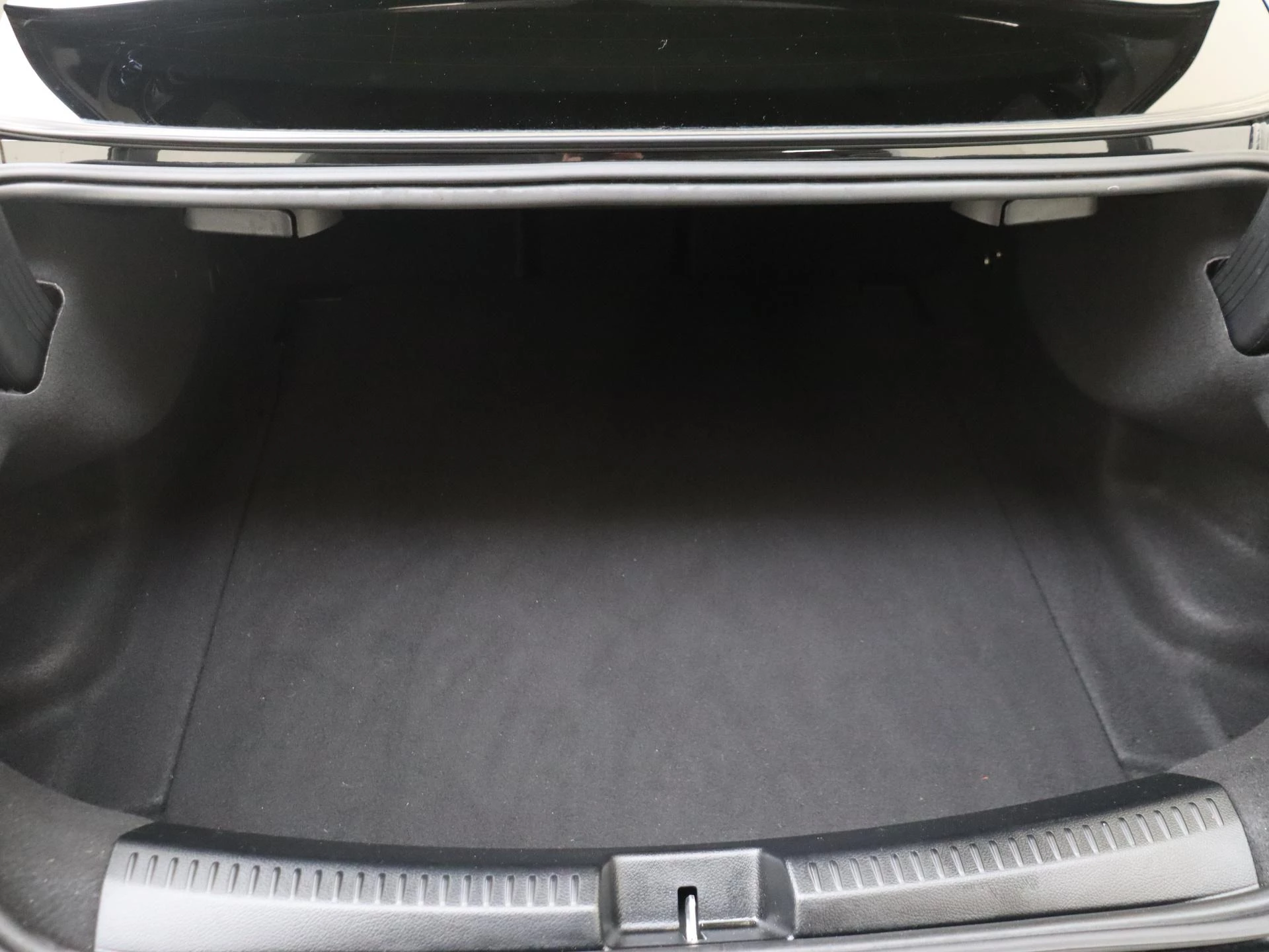 Mercedes-Benz-CLA-image-30