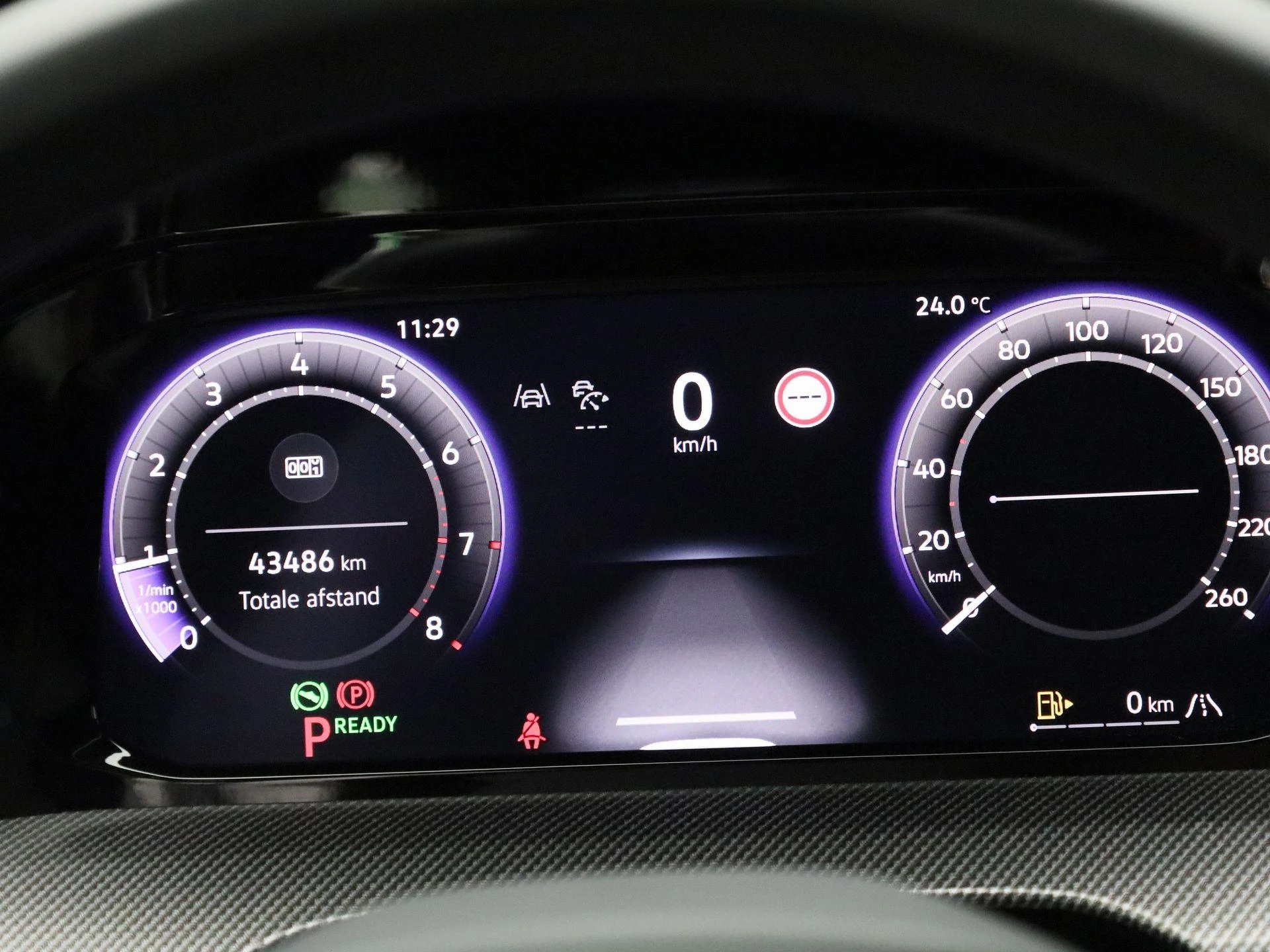 Volkswagen Golf 1.5 eTSI R-Line Edition