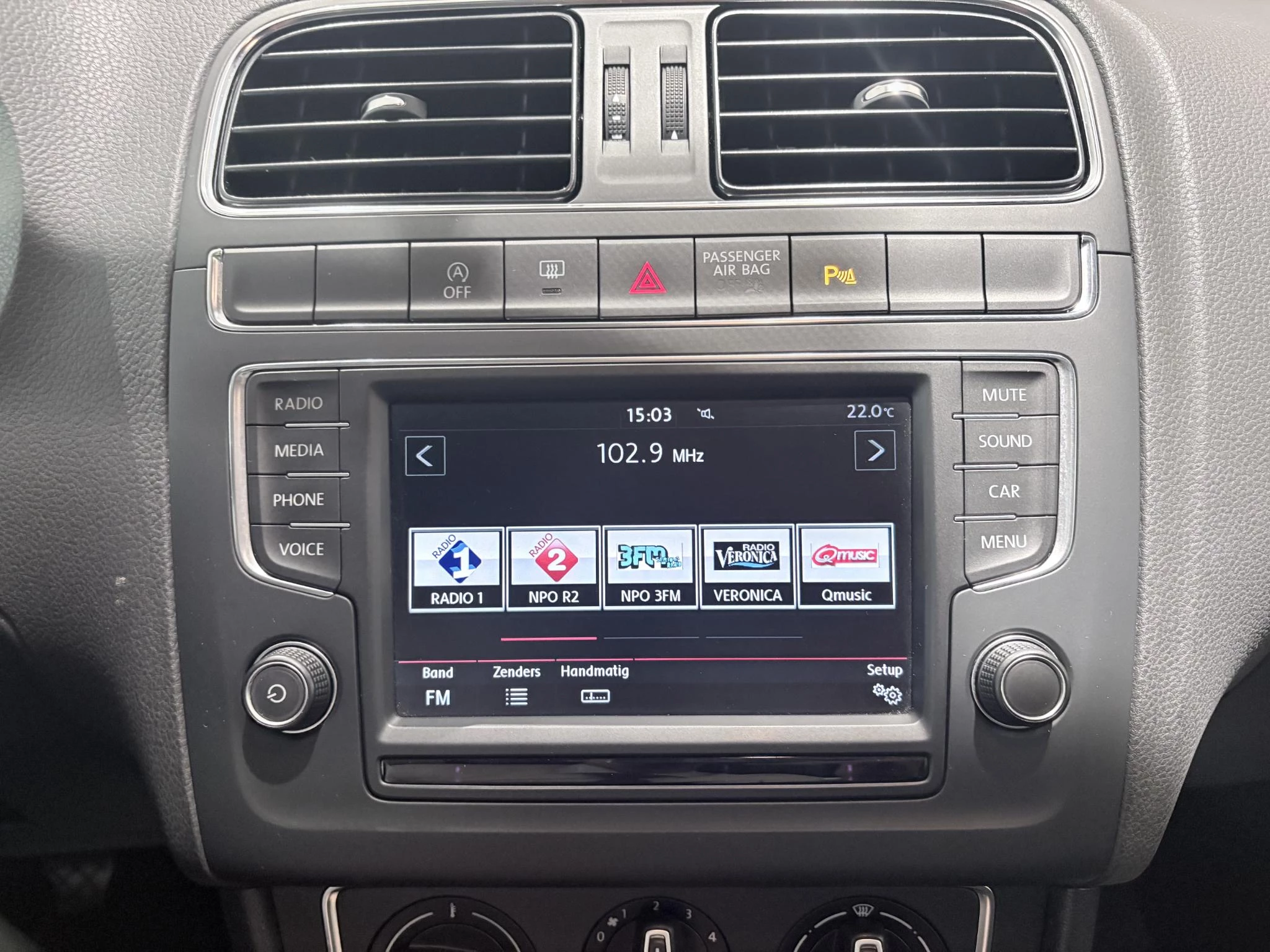 Volkswagen-Polo-image-19