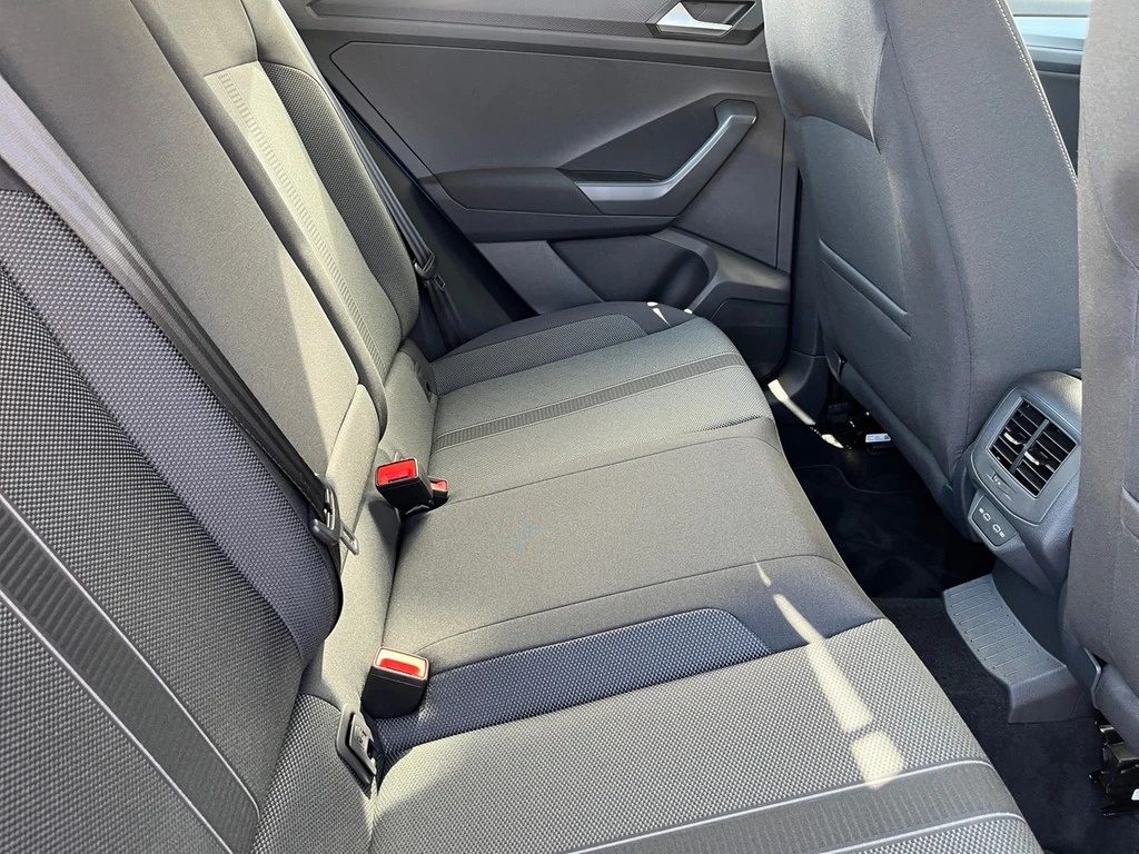 Volkswagen-T-Roc-image-10
