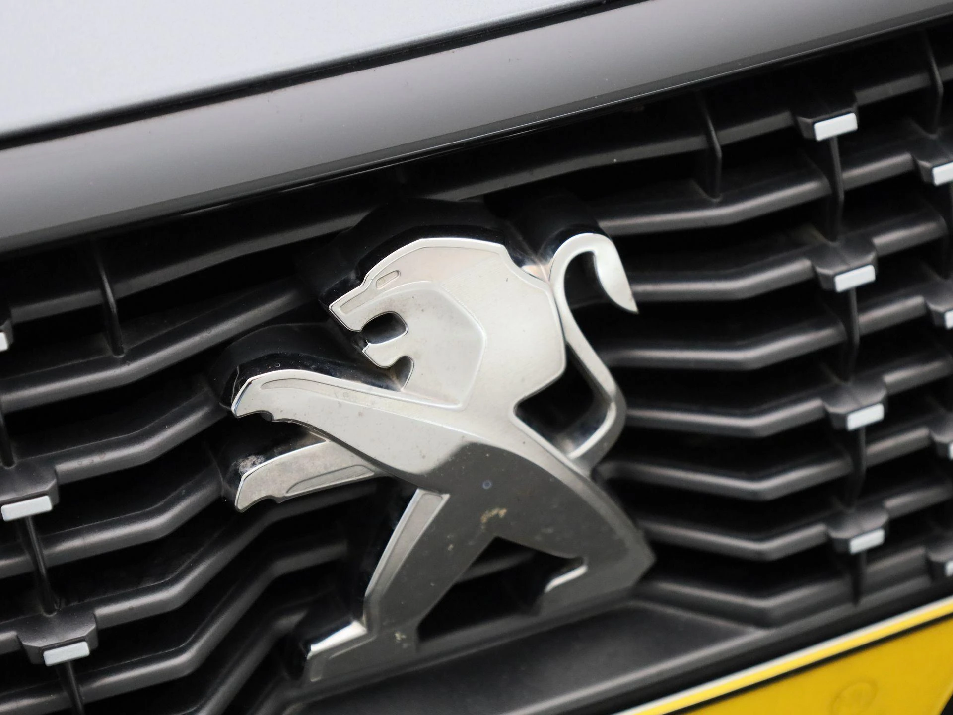 Peugeot-e-208-image-33