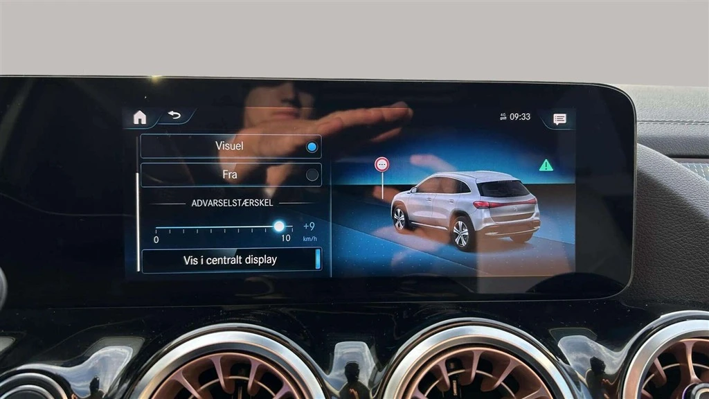 Mercedes-Benz-EQA-image-21