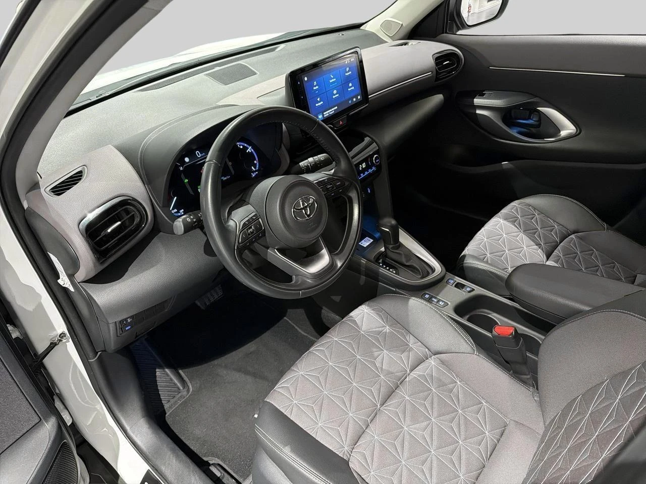 Toyota-Yaris Cross-image-8