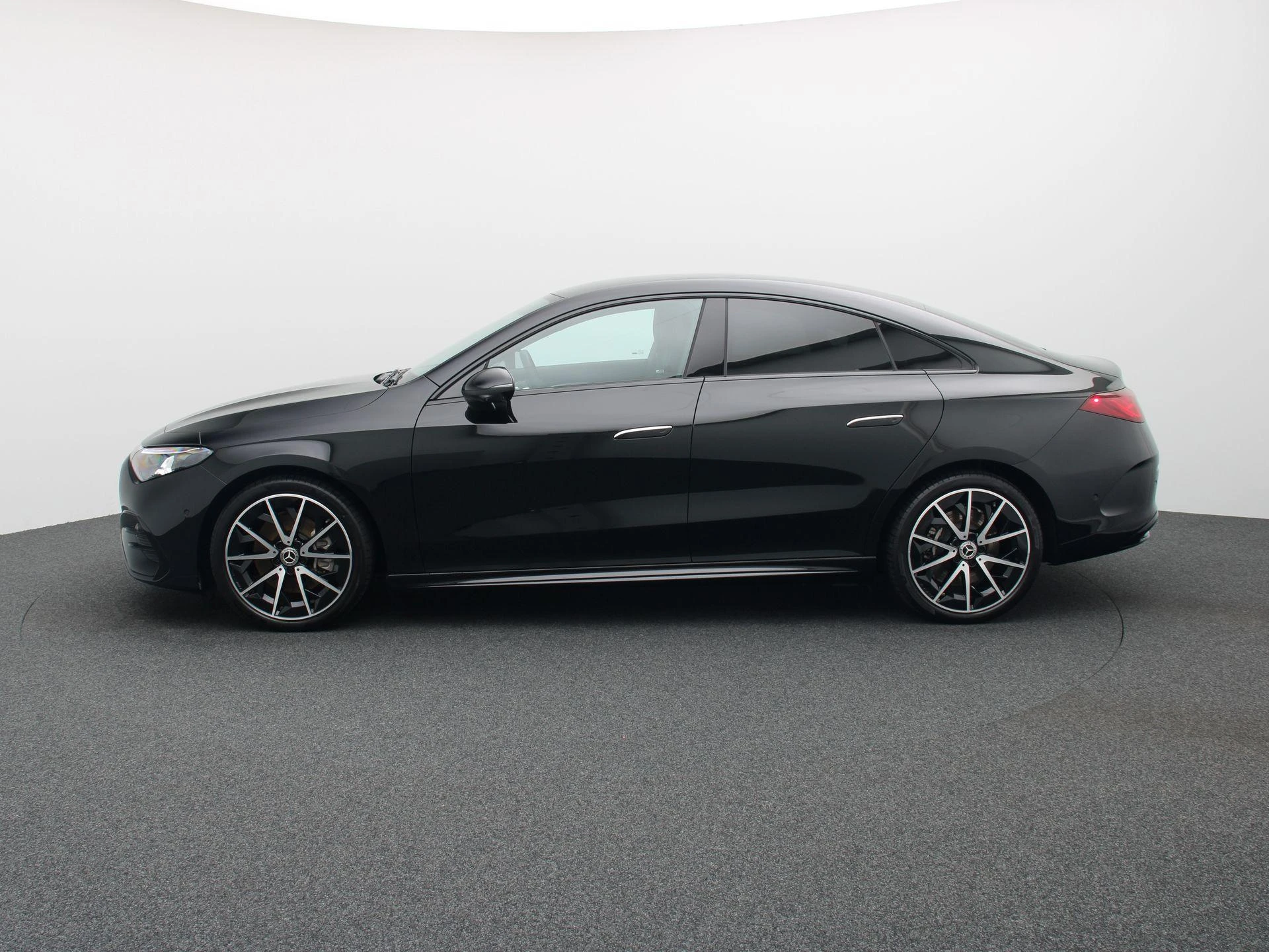 Mercedes-Benz-CLA-image-3