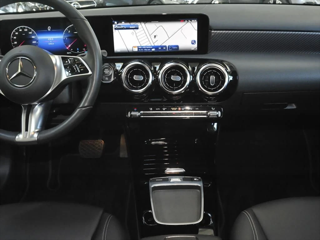 Mercedes-Benz-A-Klasse 200 d-image-10