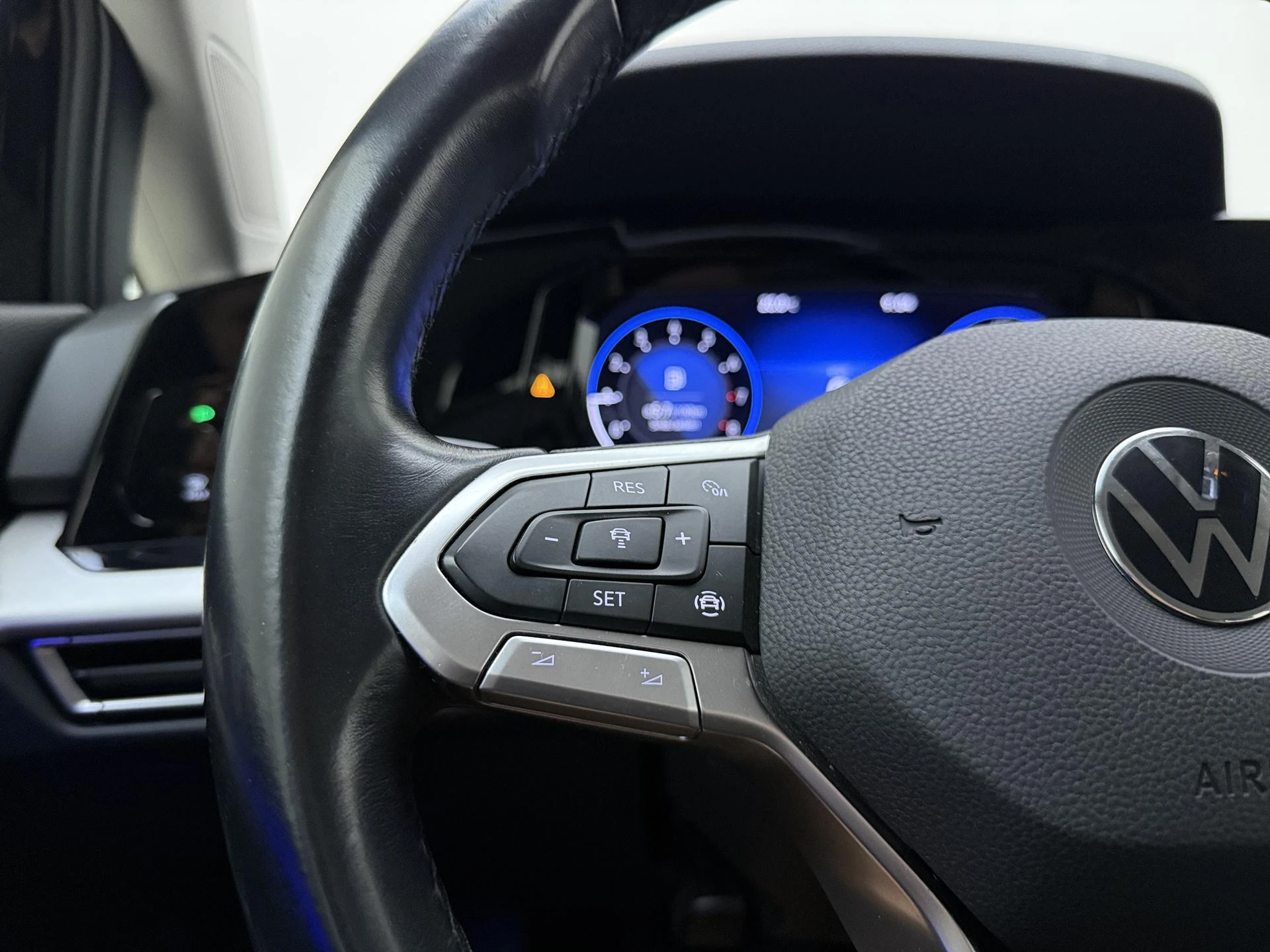 Volkswagen-Golf-image-13