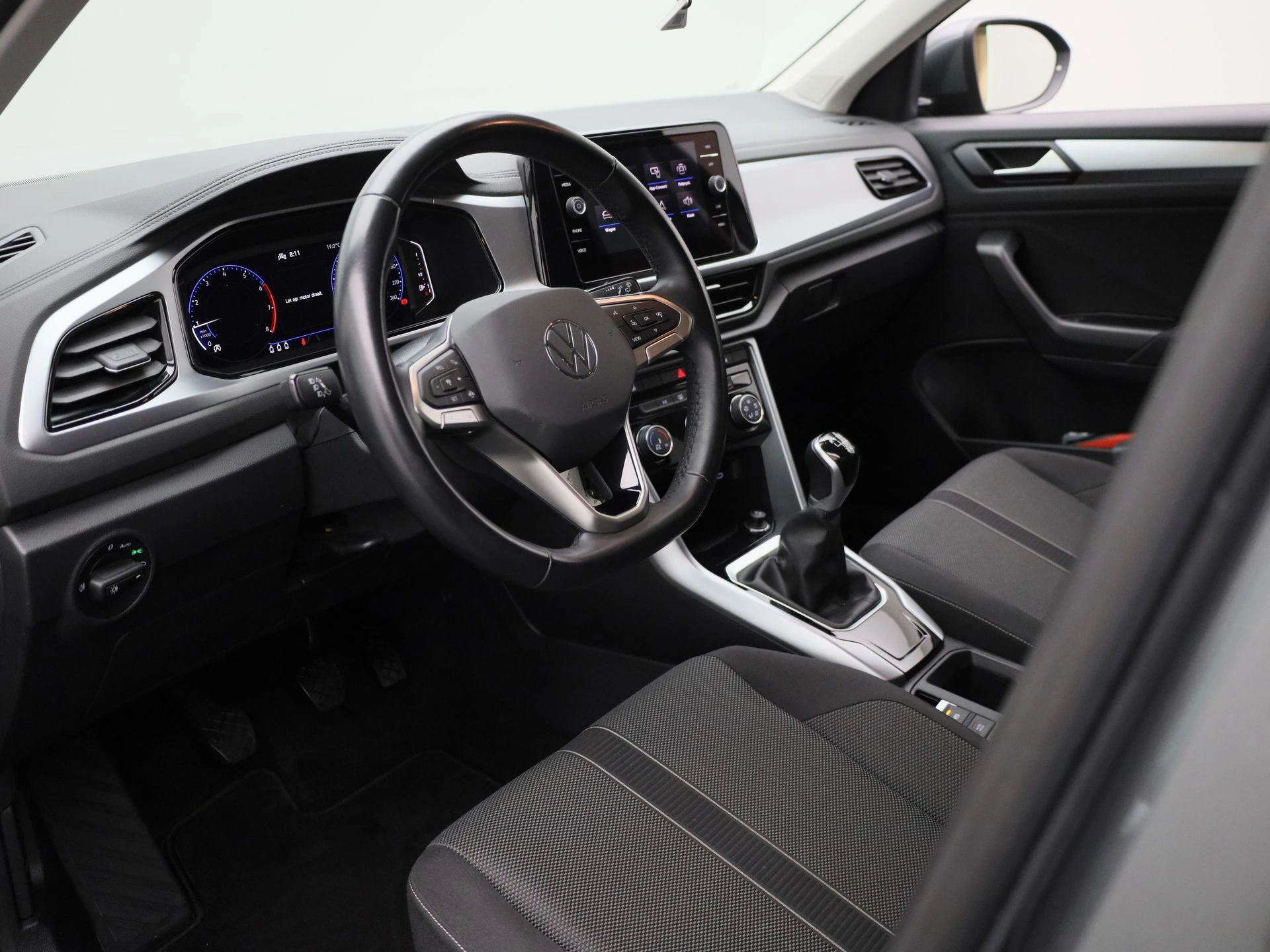 Volkswagen-T-Roc-image-14
