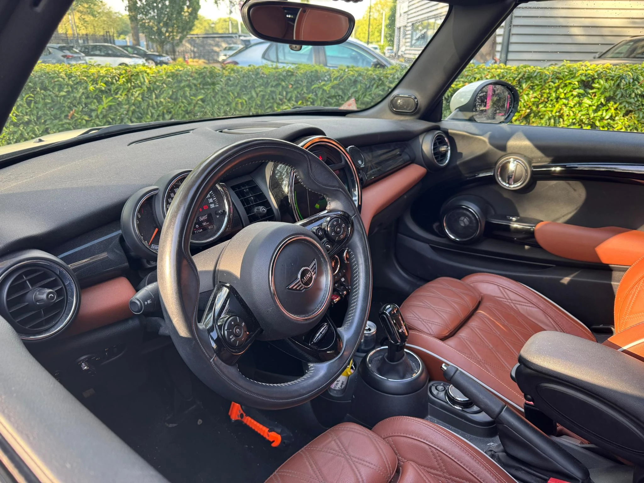 MINI-Cooper Cabrio-image-4