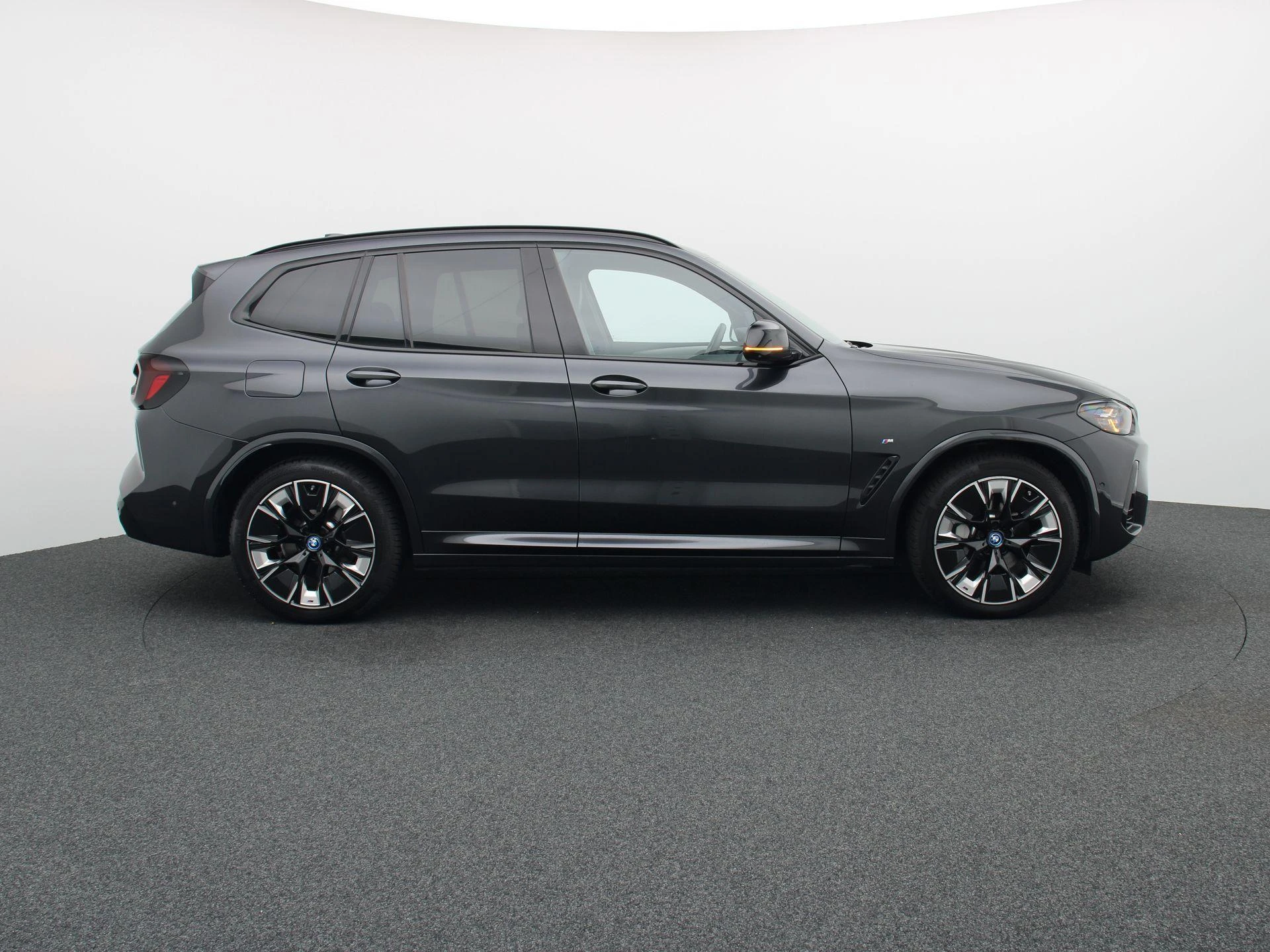 BMW-iX3-image-5