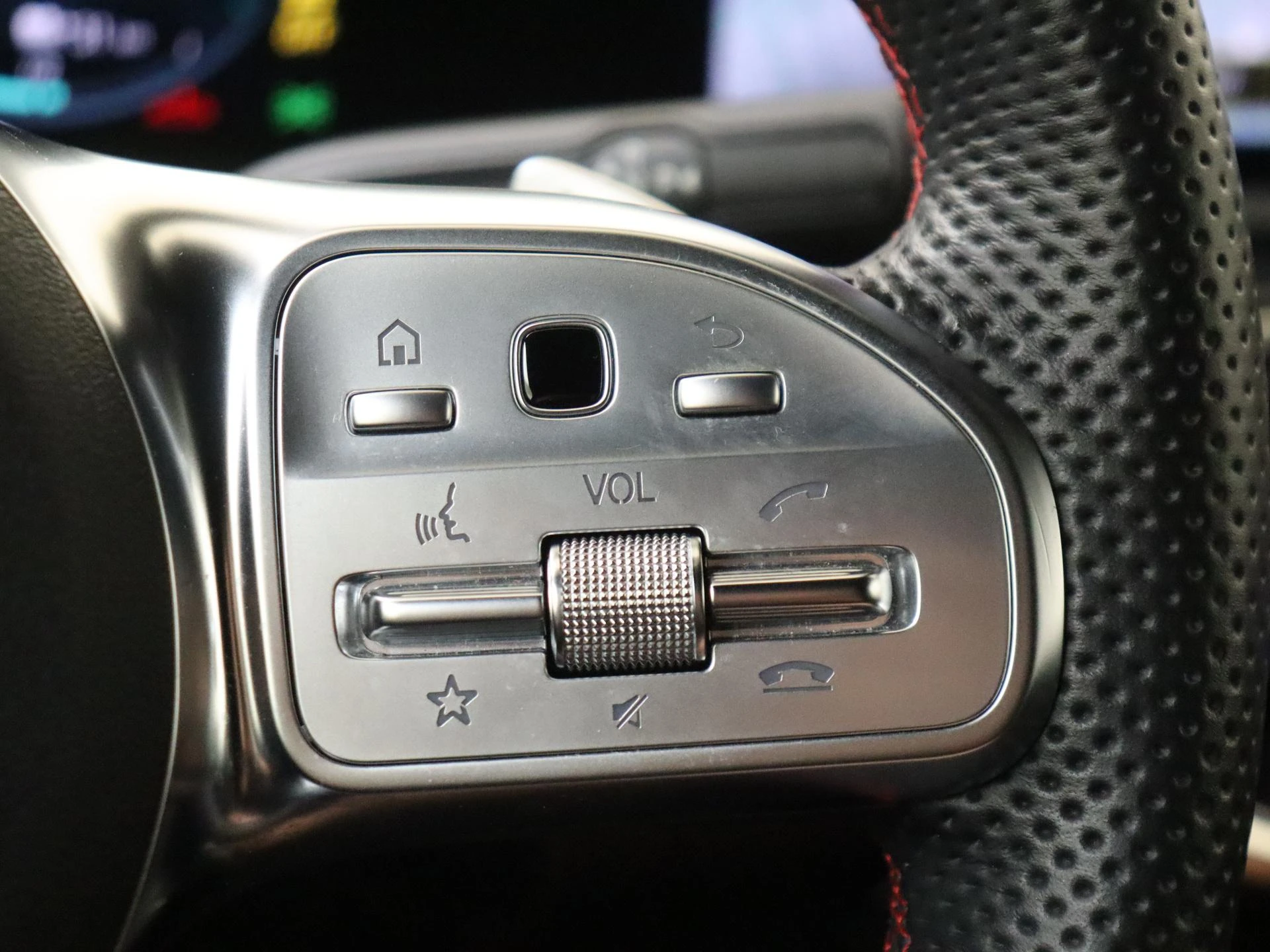 Mercedes-Benz-CLA-image-12