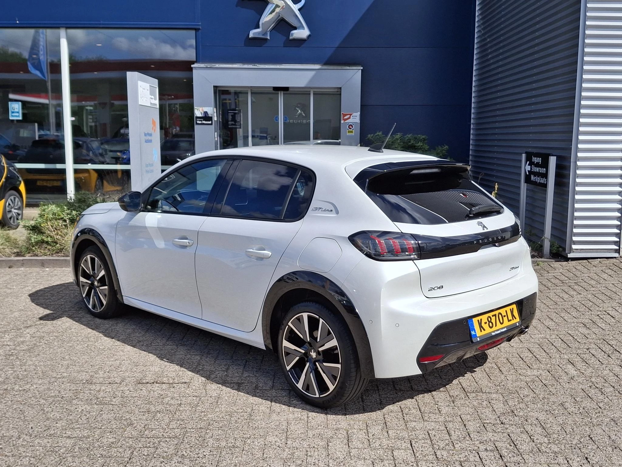 Peugeot-208-image-2