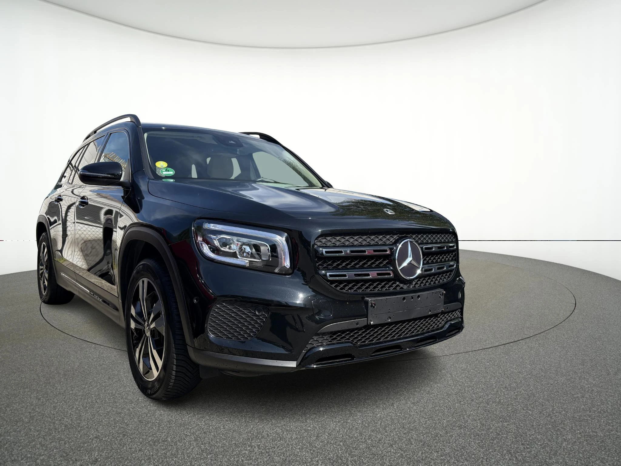 Mercedes-Benz-GLB-image-1