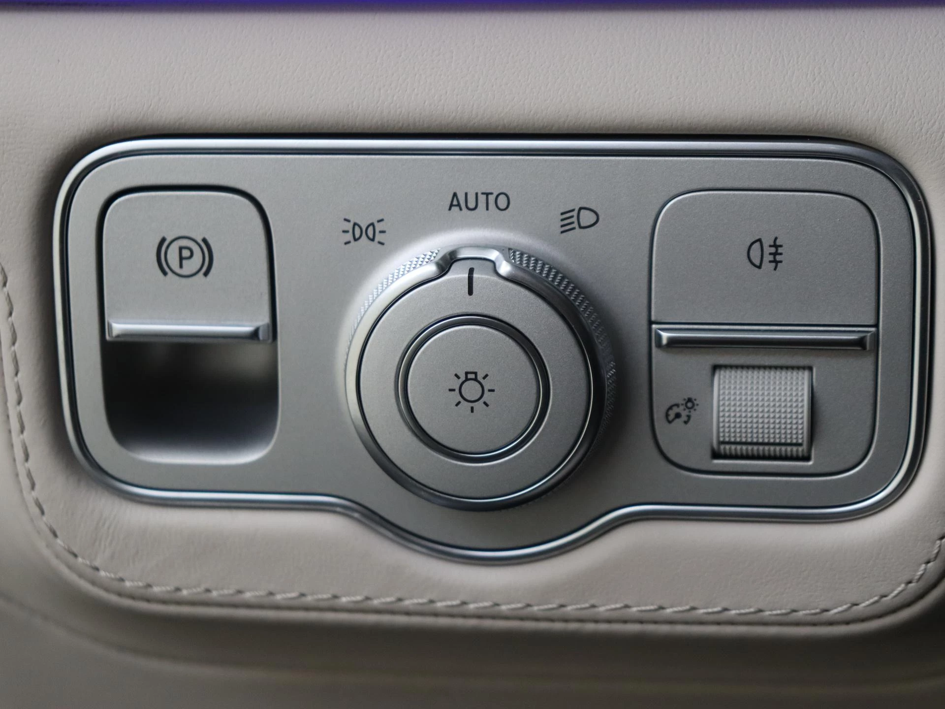 Mercedes-Benz-GLE-image-36