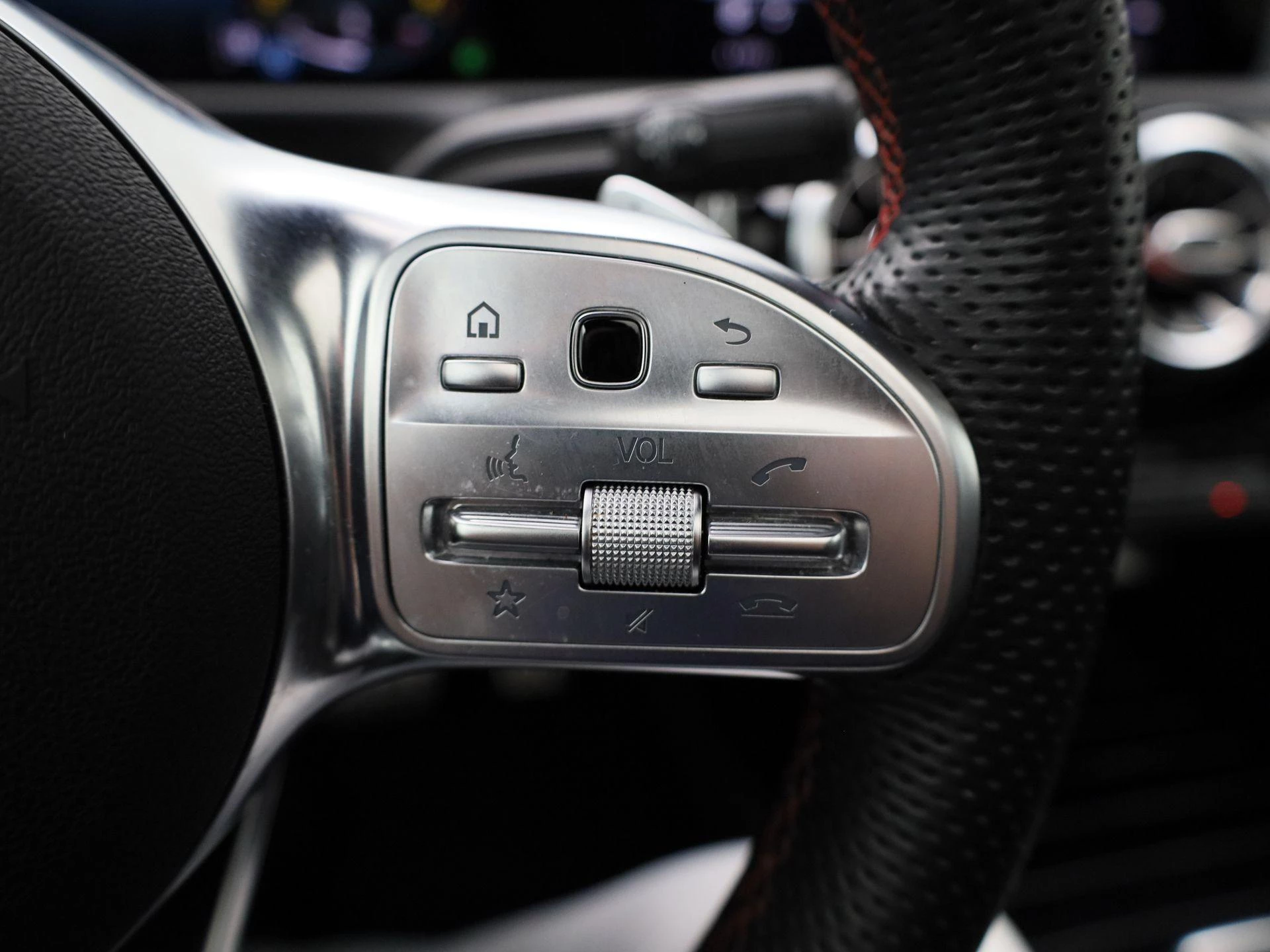 Mercedes-Benz A-Klasse 180 Aut. AMG Business Solution