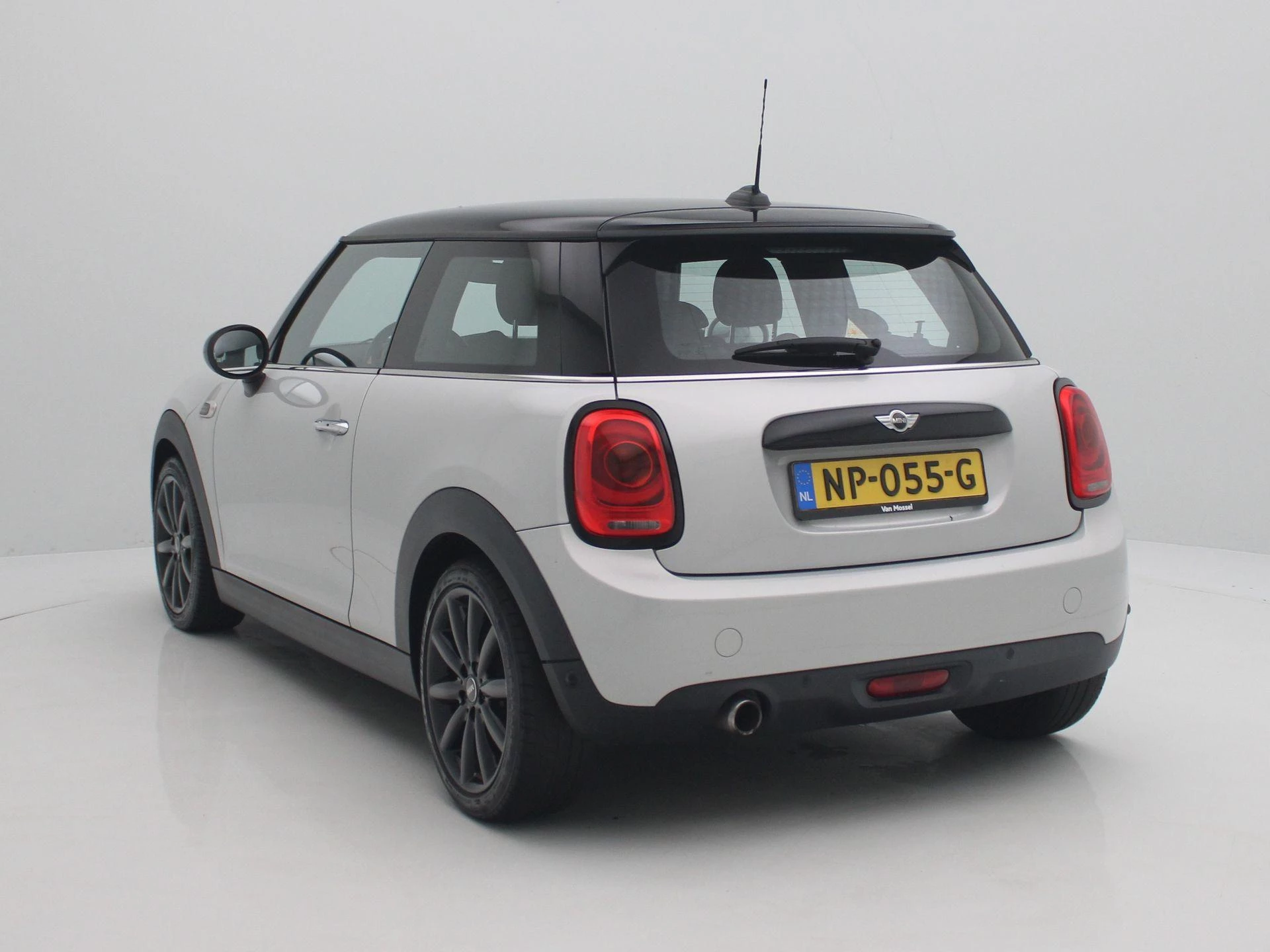 MINI Cooper 1.5 Serious Business