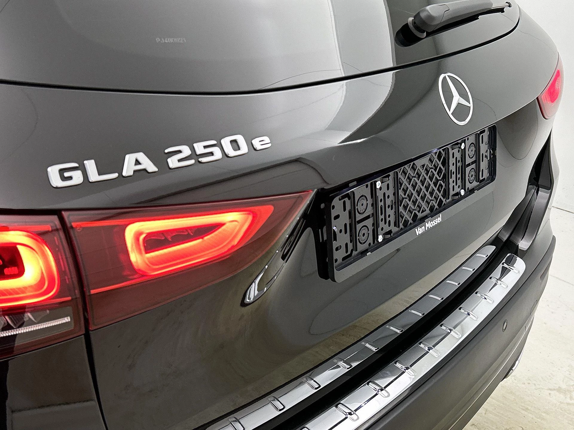 Mercedes-Benz-GLA-image-34