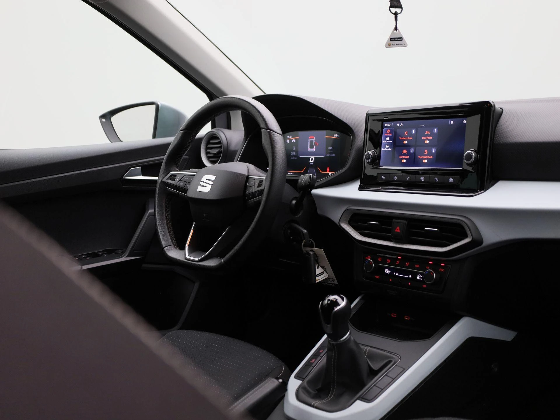 SEAT-Arona-image-33