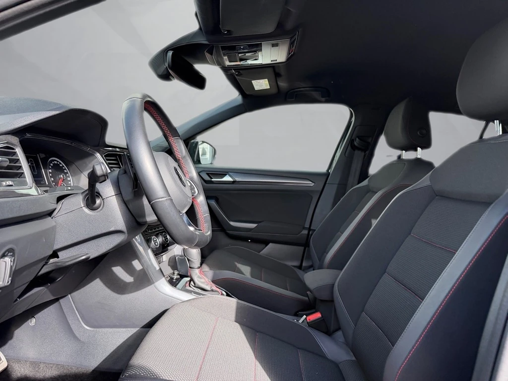 Volkswagen-T-Roc-image-6