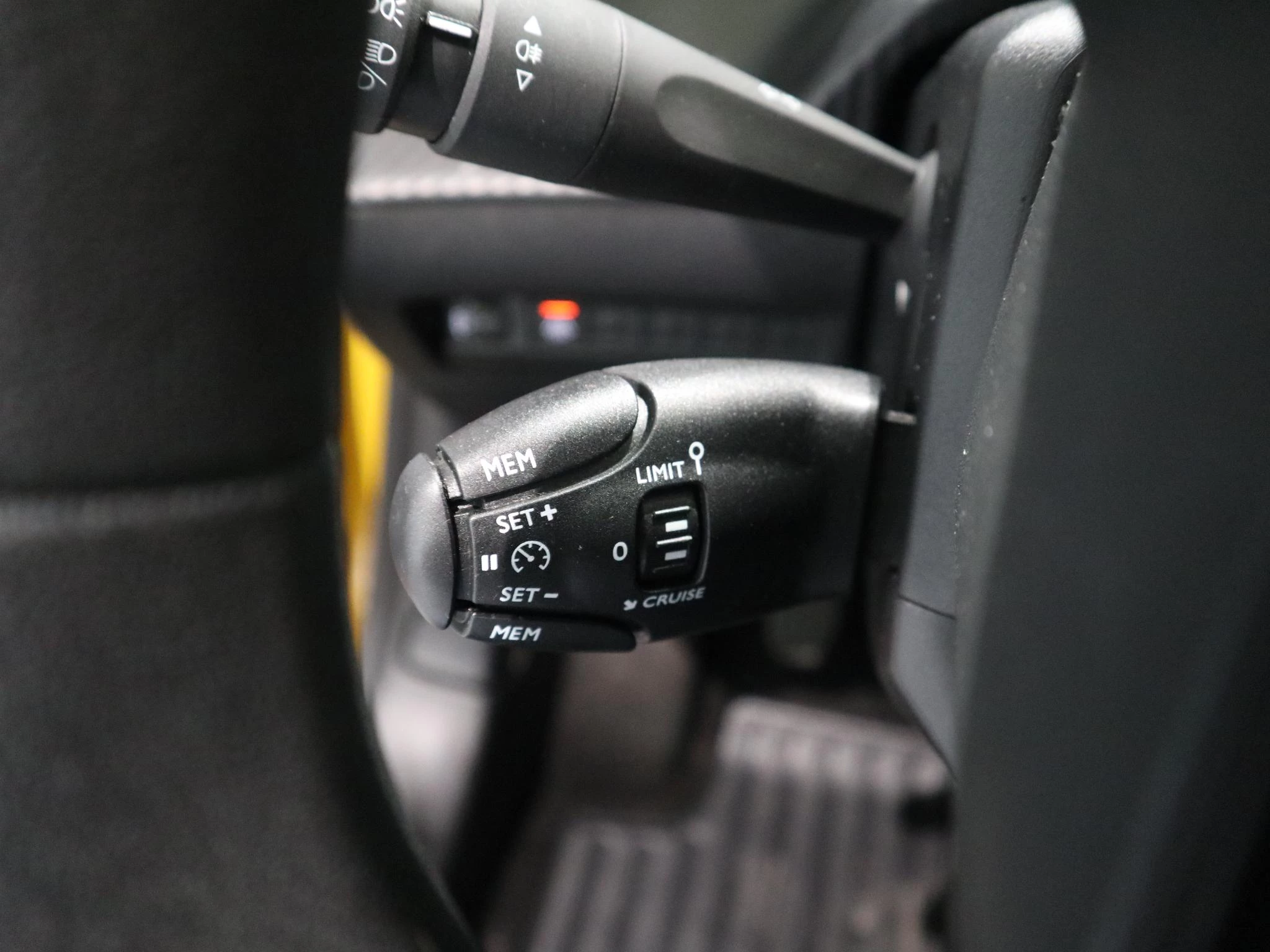 Peugeot-208-image-12