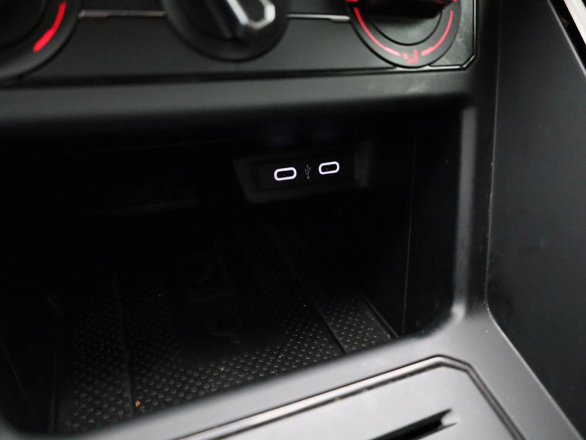 Volkswagen-Polo-image-24