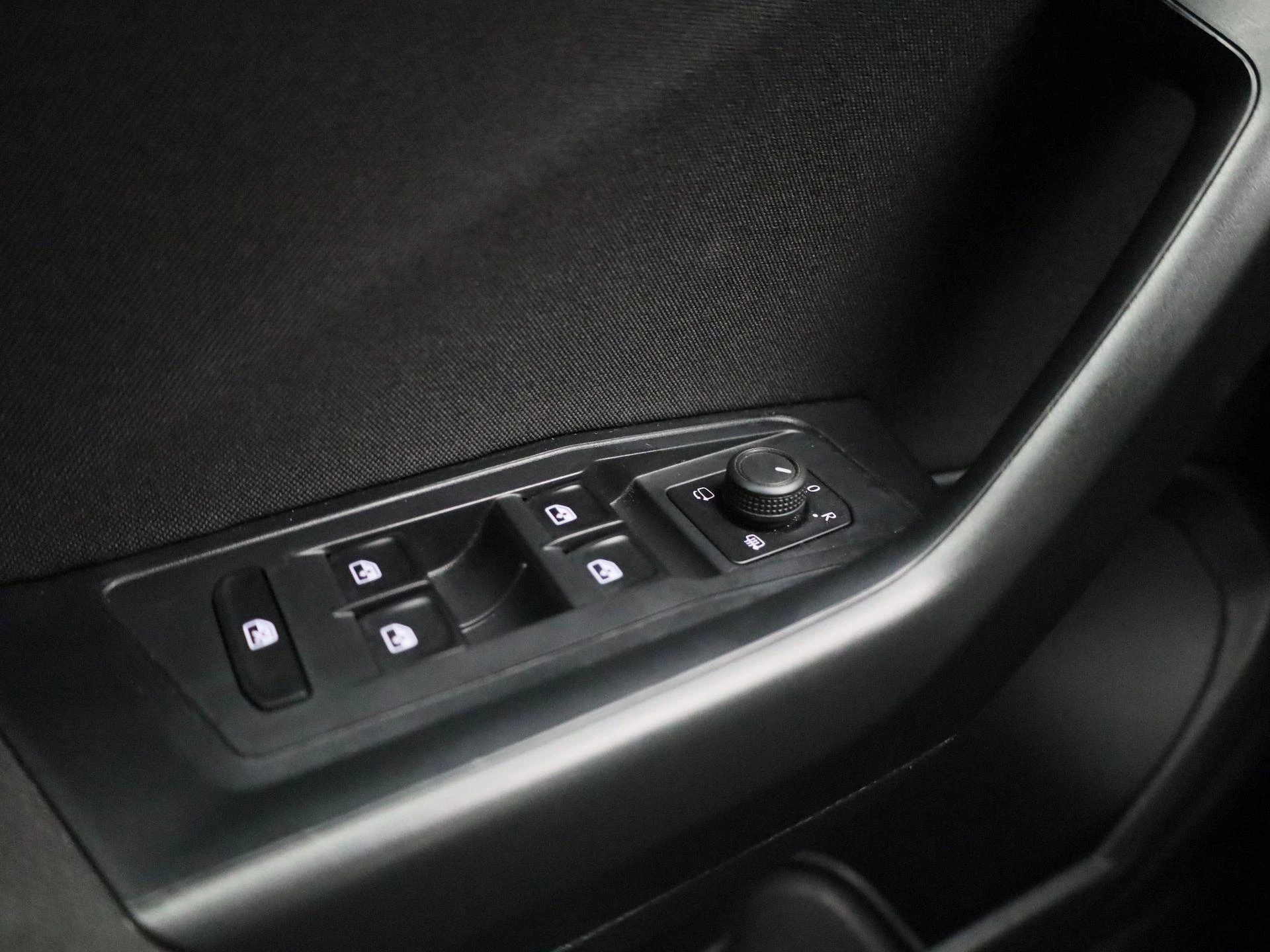 Volkswagen-T-Roc-image-21