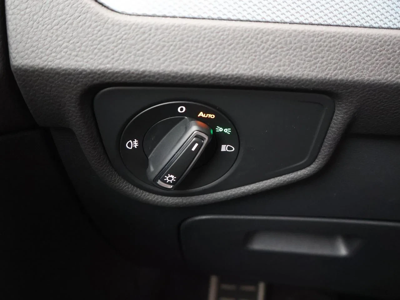 Volkswagen-Touran-image-24