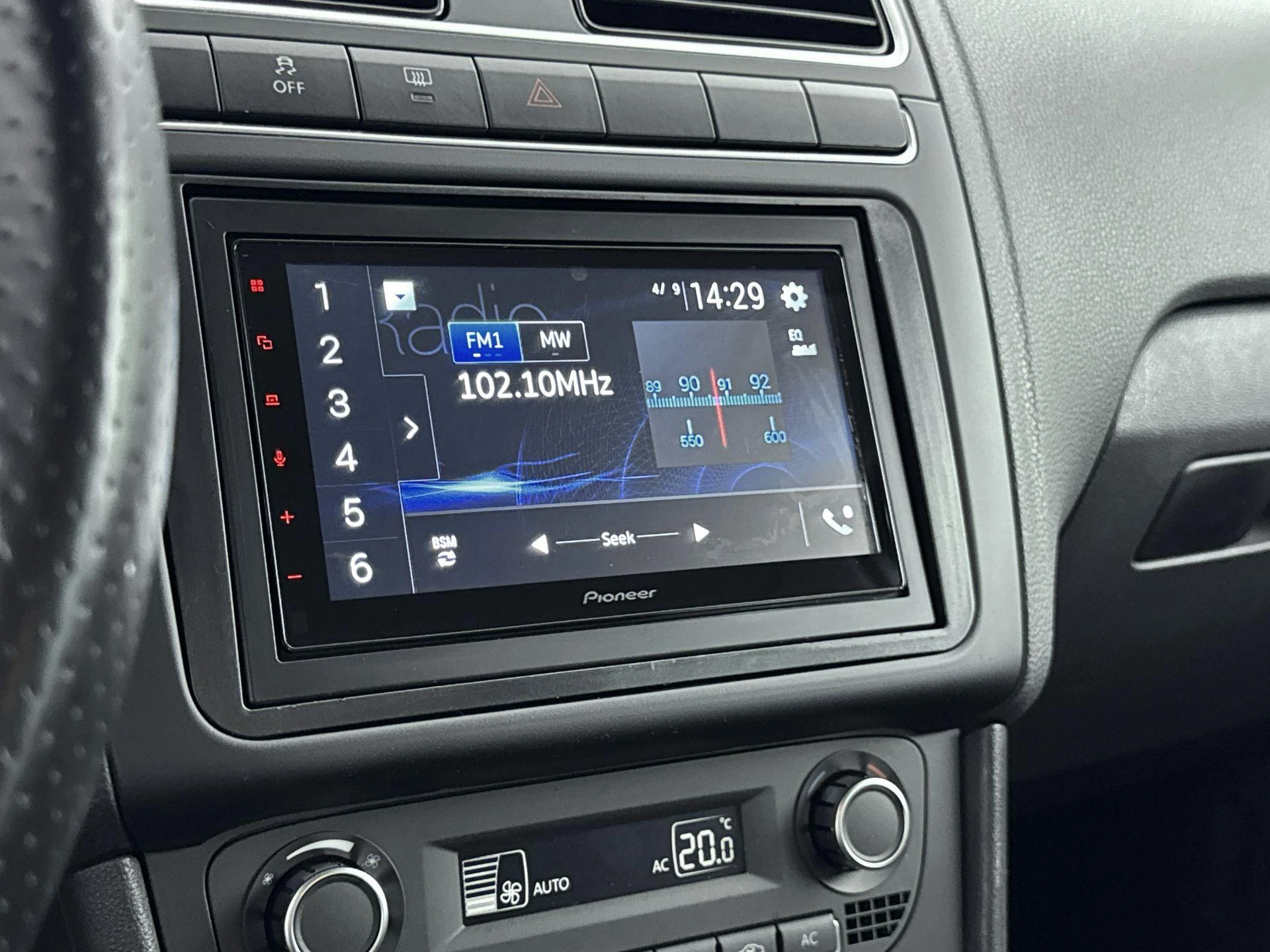 Volkswagen-Polo-image-6