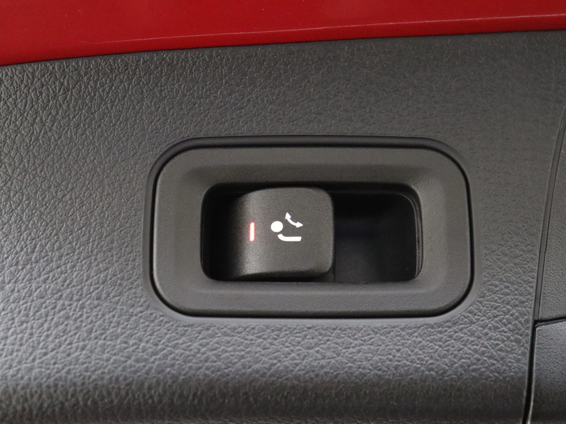 Mercedes-Benz-GLA-image-31