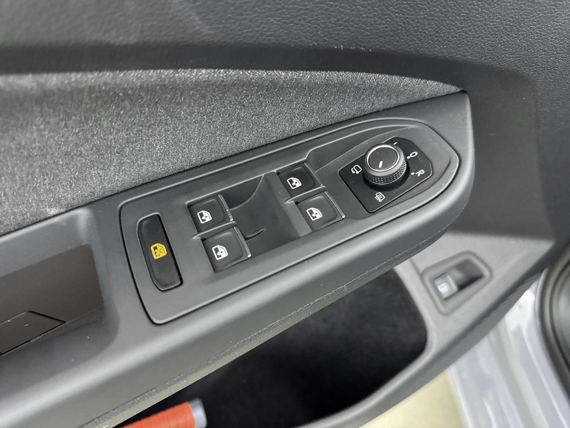 Volkswagen-Golf-image-14